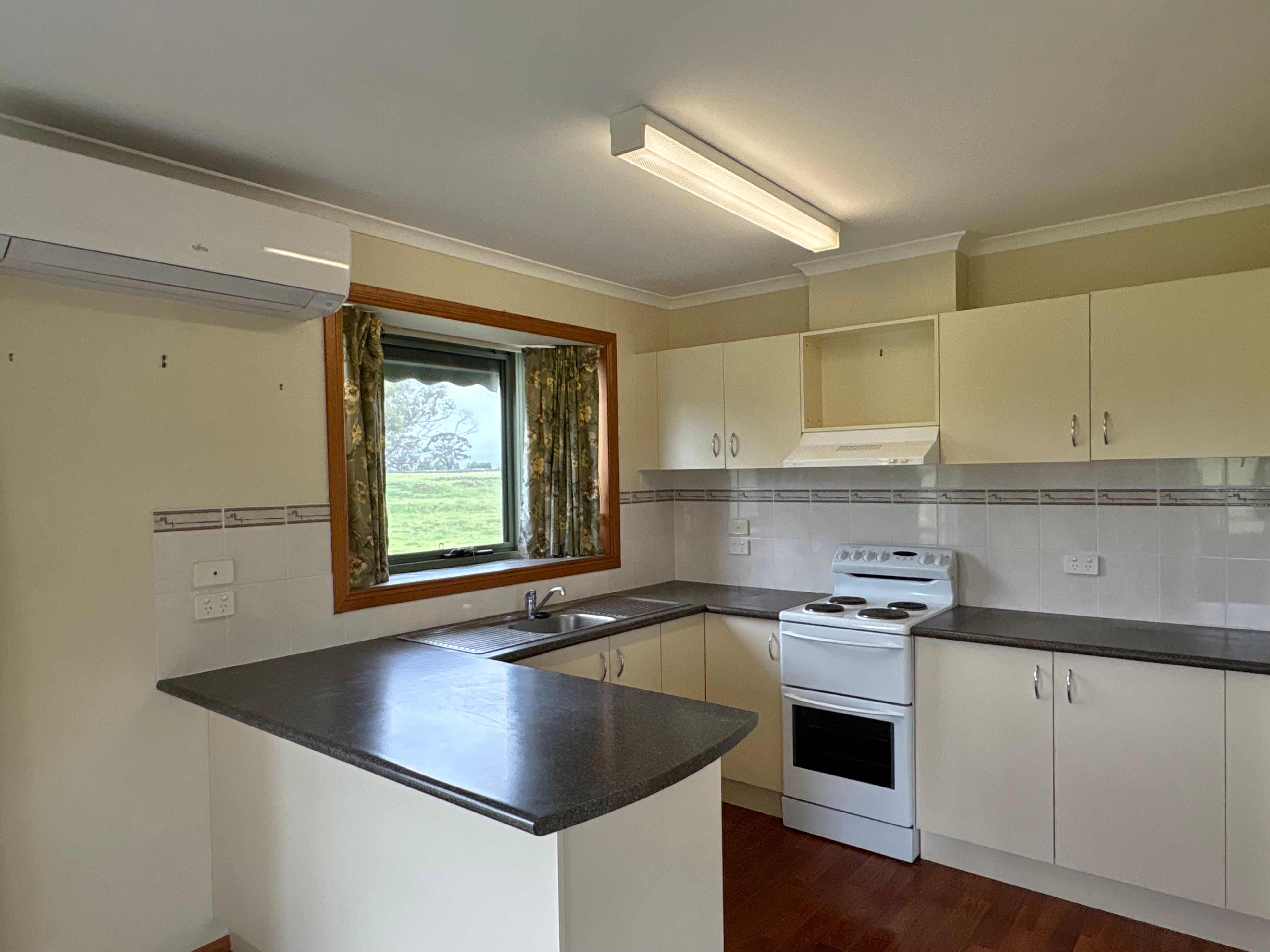 2120 Cobden-Stonyford Road — photo 3 of 8