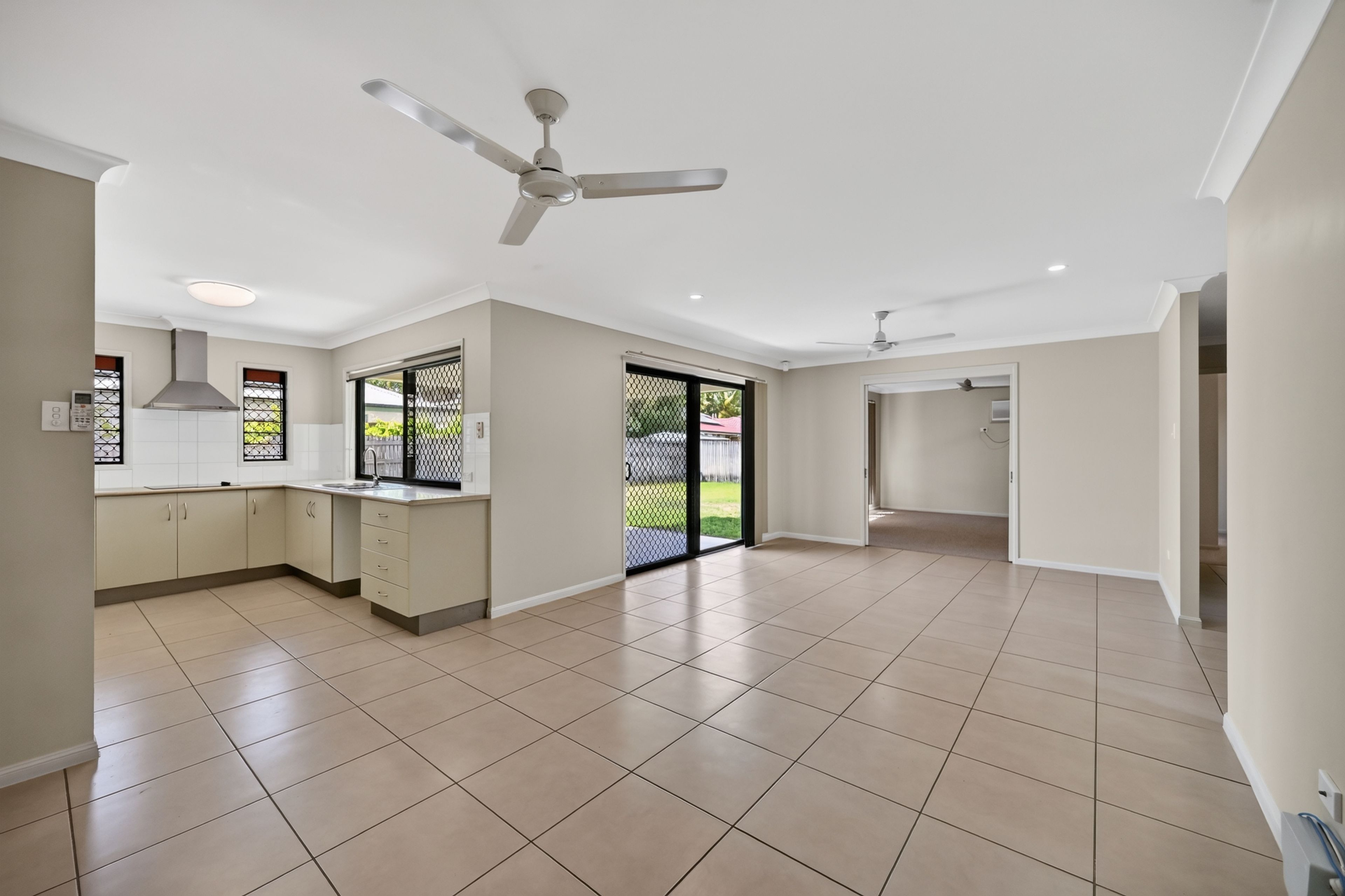 24 Greentree Circuit — photo 3 of 18