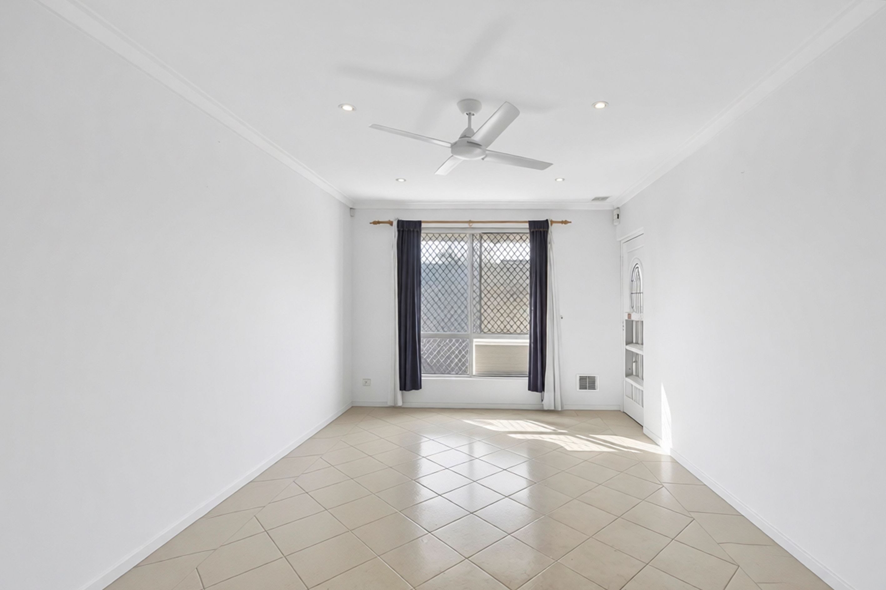 1/121 Edward Street — photo 4 of 17