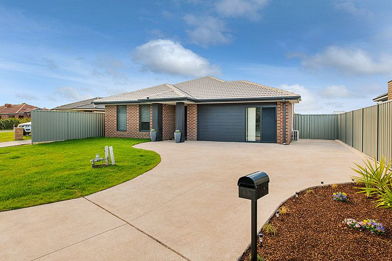 66 Ardent Crescent, Cranbourne East, VIC 3977