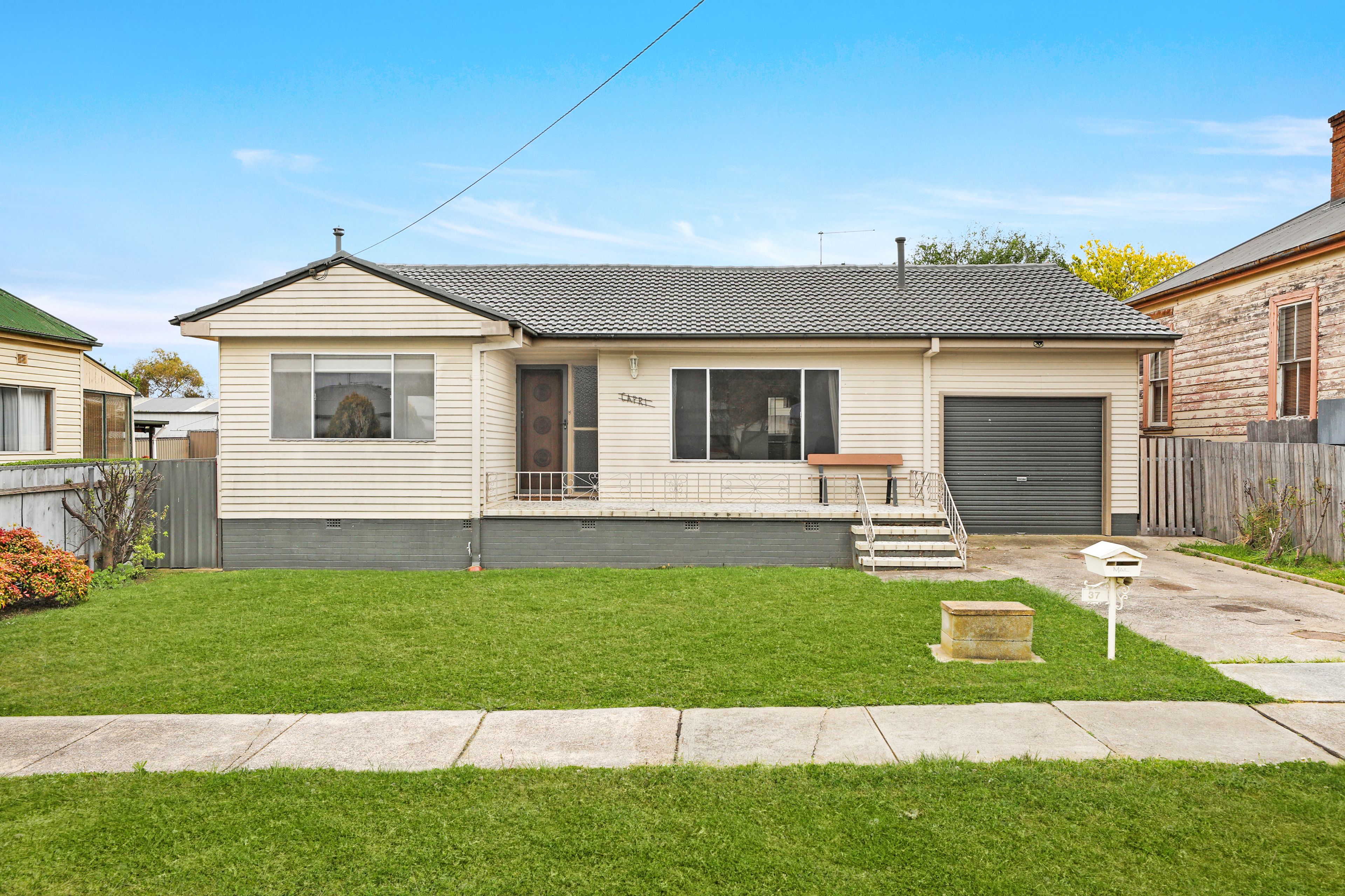 37 Opal Street — photo from Ray White Goulburn