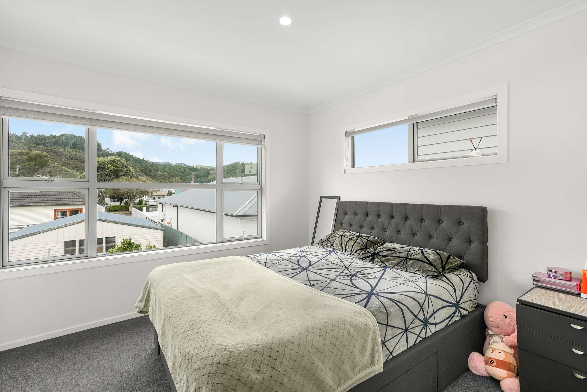 12 Ronalds Way photo 4