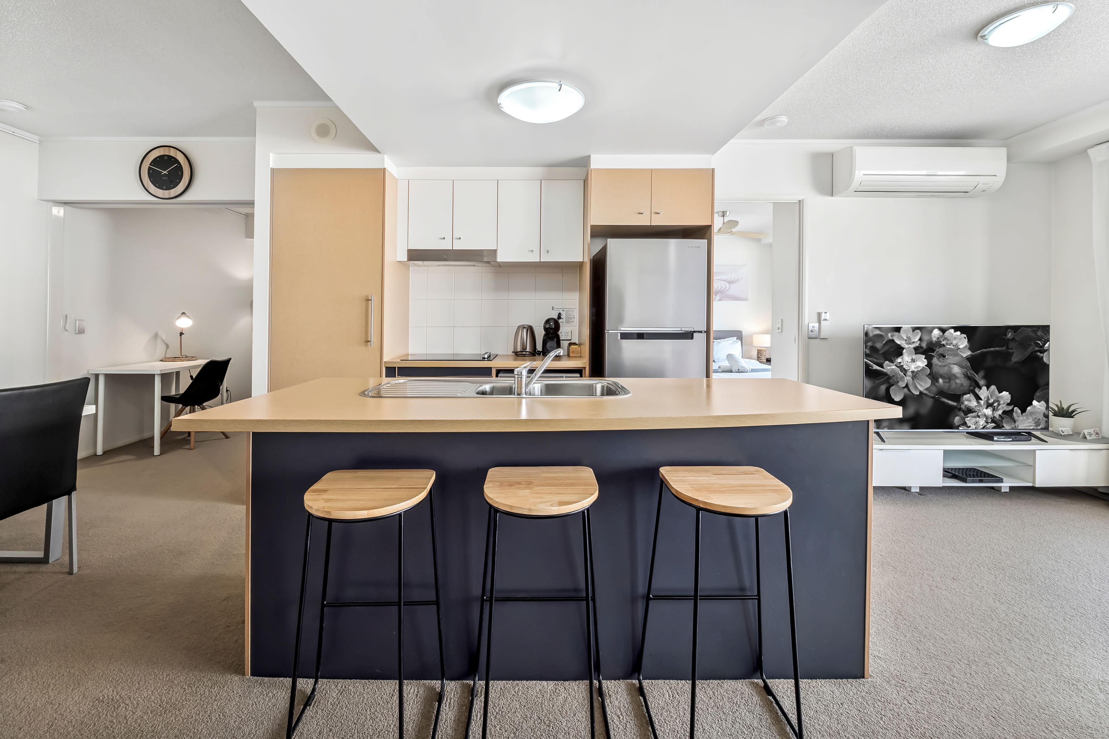 87/15 Goodwin Street — photo 3 of 16