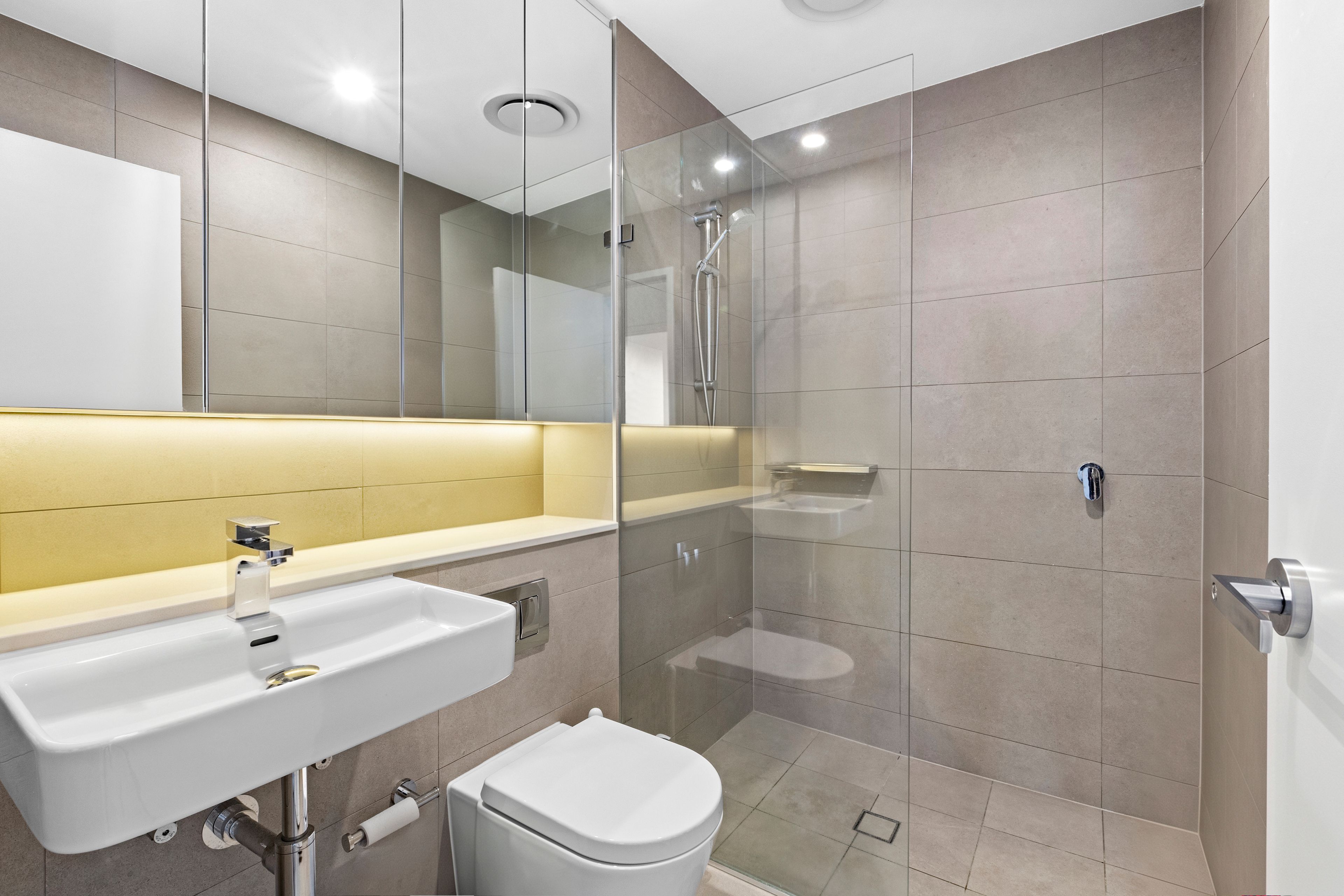 808/4a Hasluck Street — photo 14 of 17