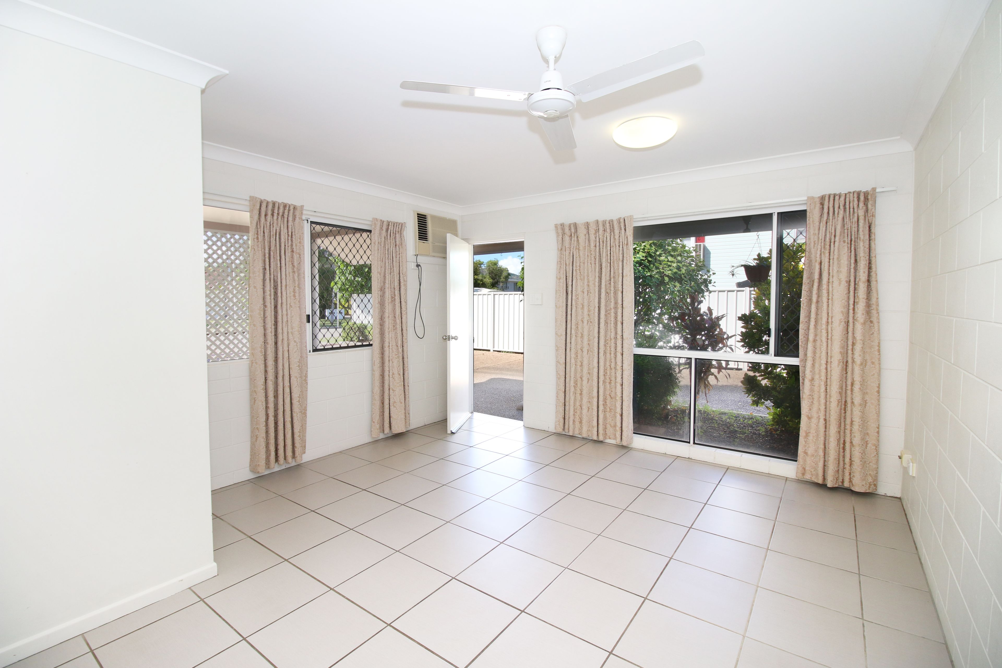 1/15 Carmody Street, Hermit Park, QLD 4812