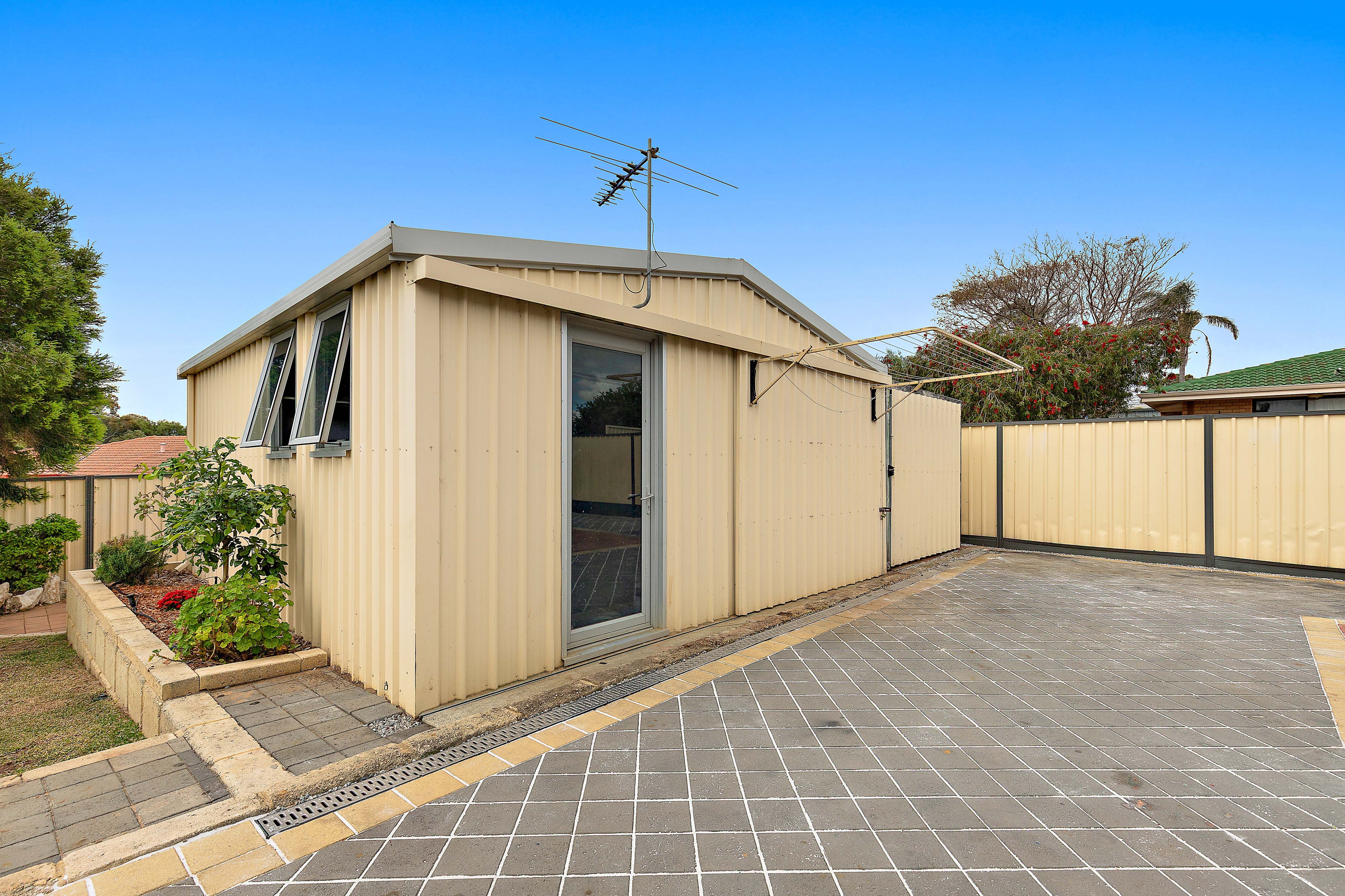 45 Tunnicliffe Street — photo 20 of 23