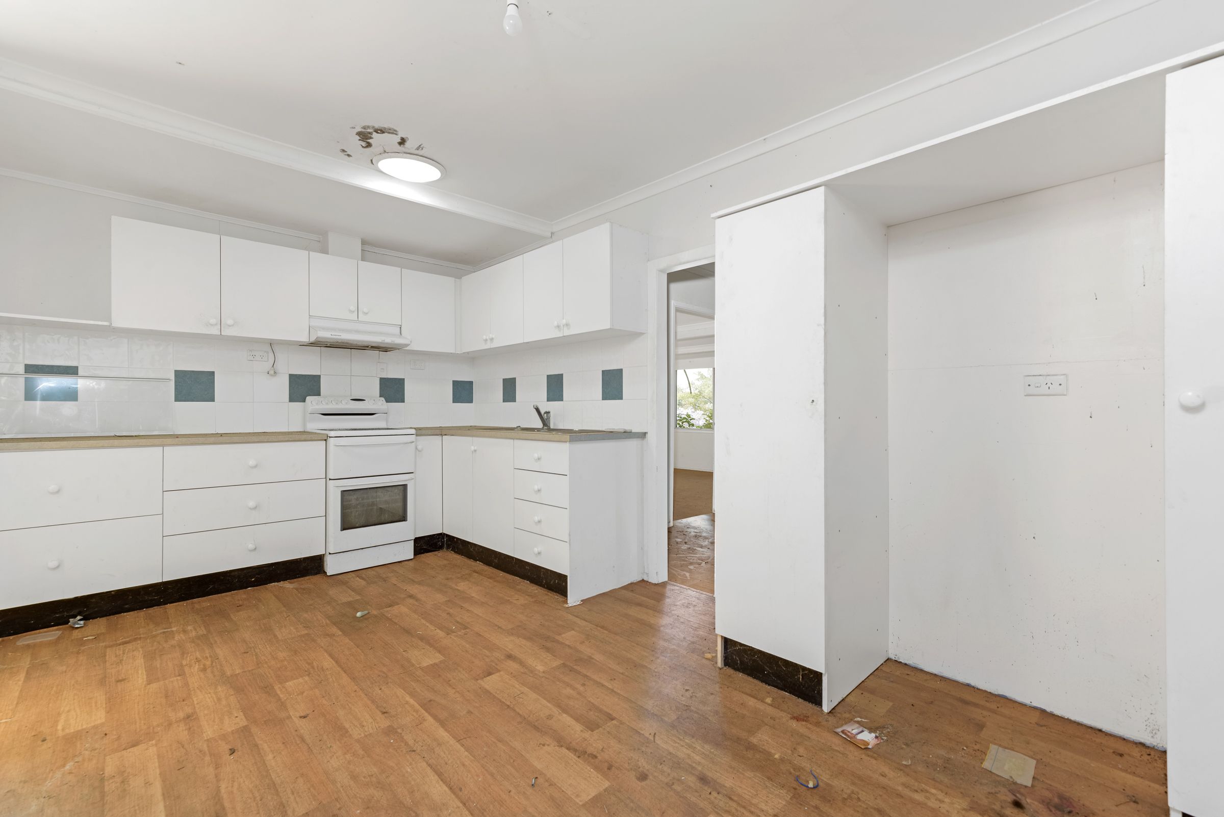 18 Walters Avenue, West Gladstone, QLD 4680