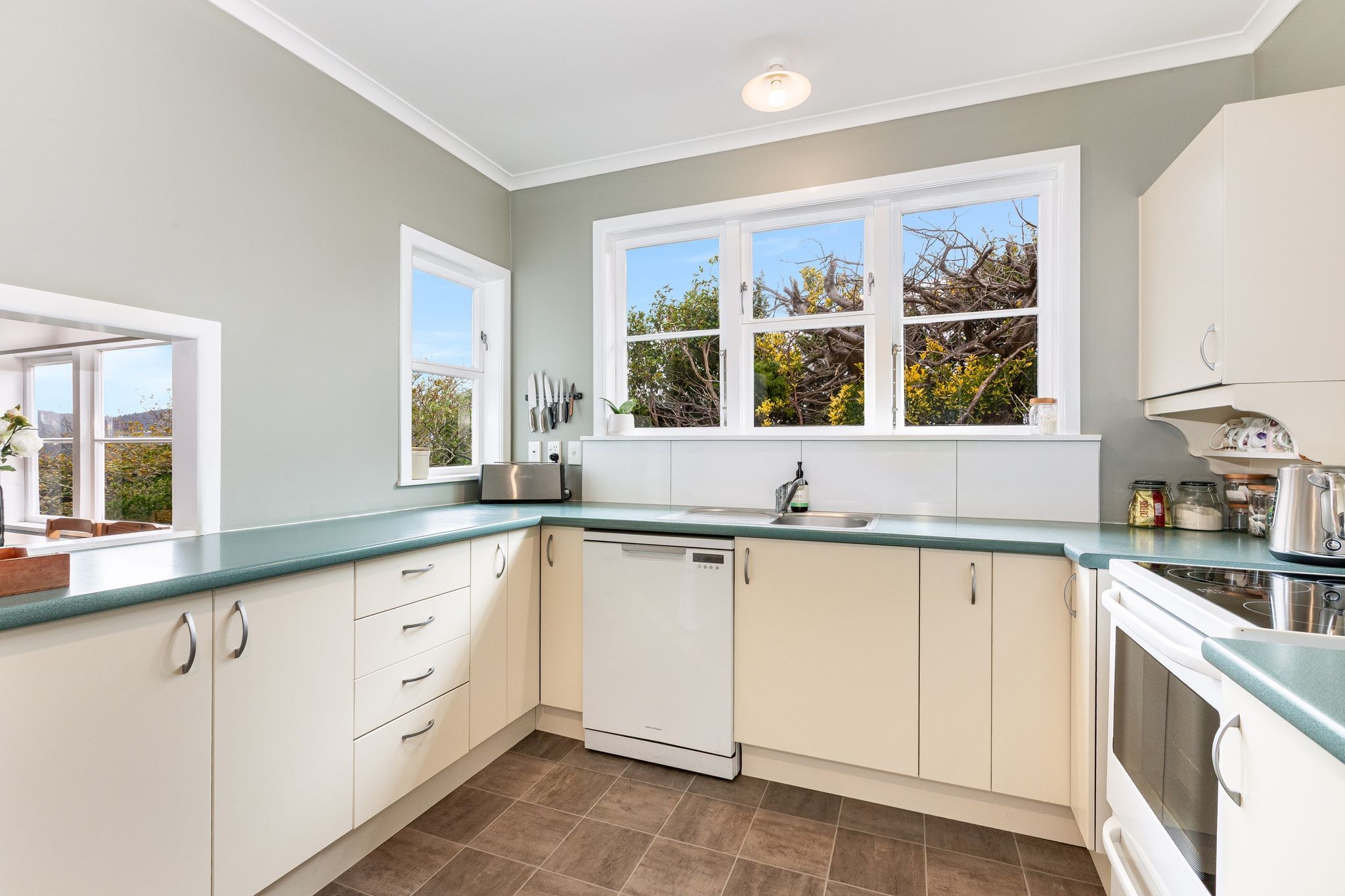 1 Tui Terrace, Tawa, Wellington City