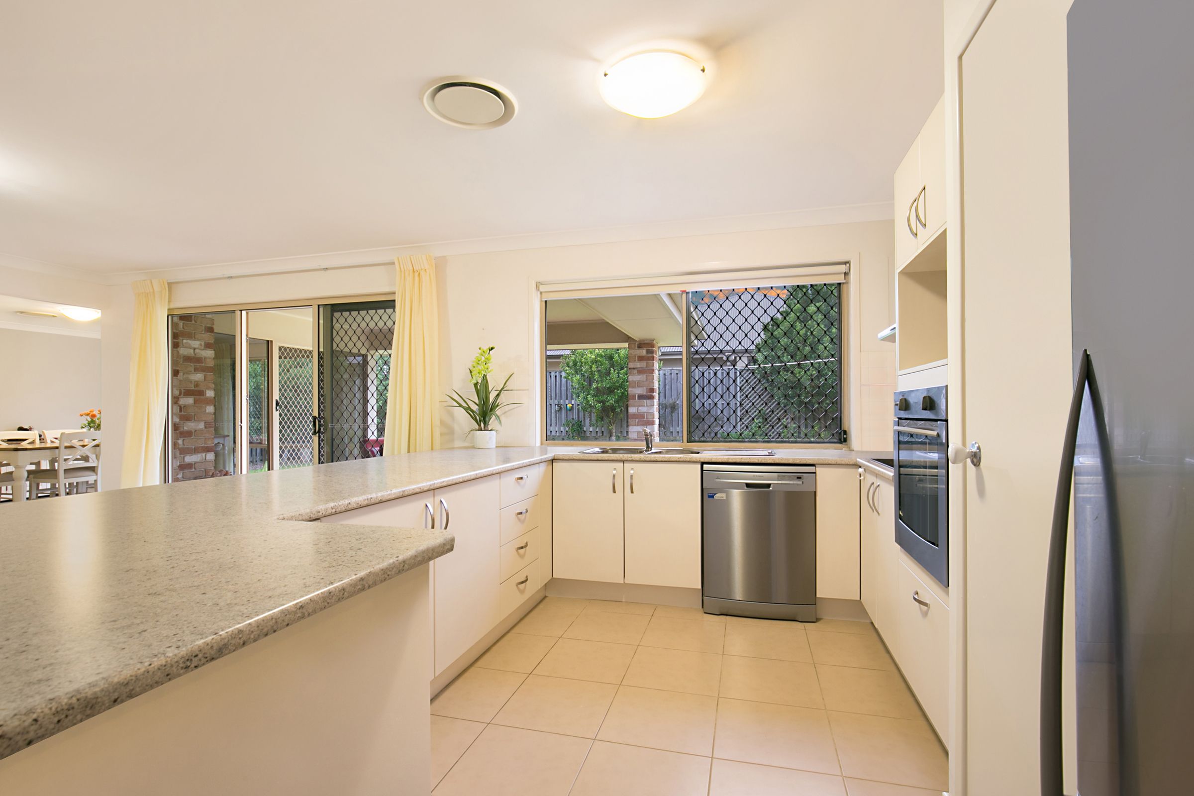 6 Dennis Vale Drive, Daisy Hill, QLD 4127