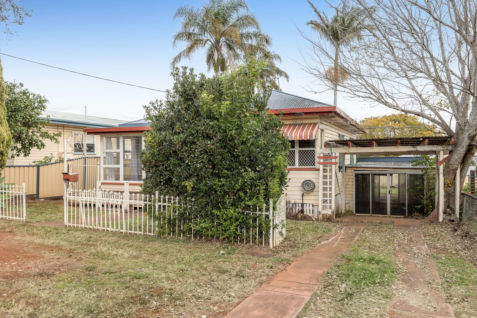 8 Robsart Street, North Toowoomba, QLD 4350