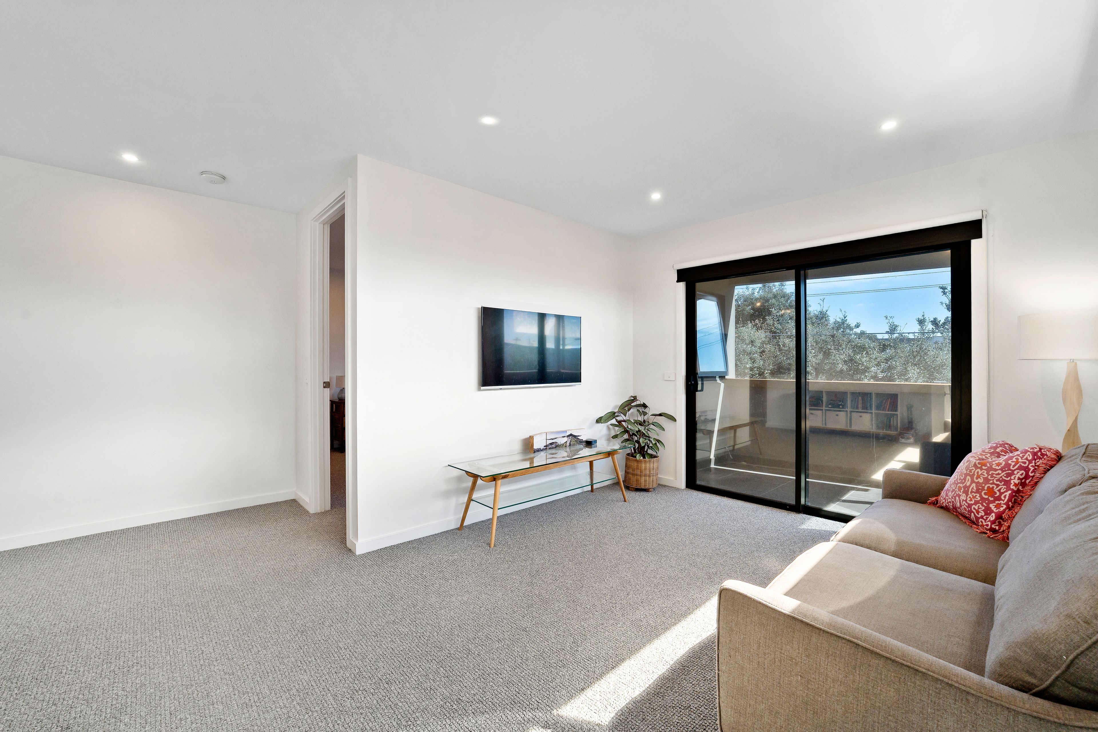 2/6 Mernda Avenue — photo 11 of 18