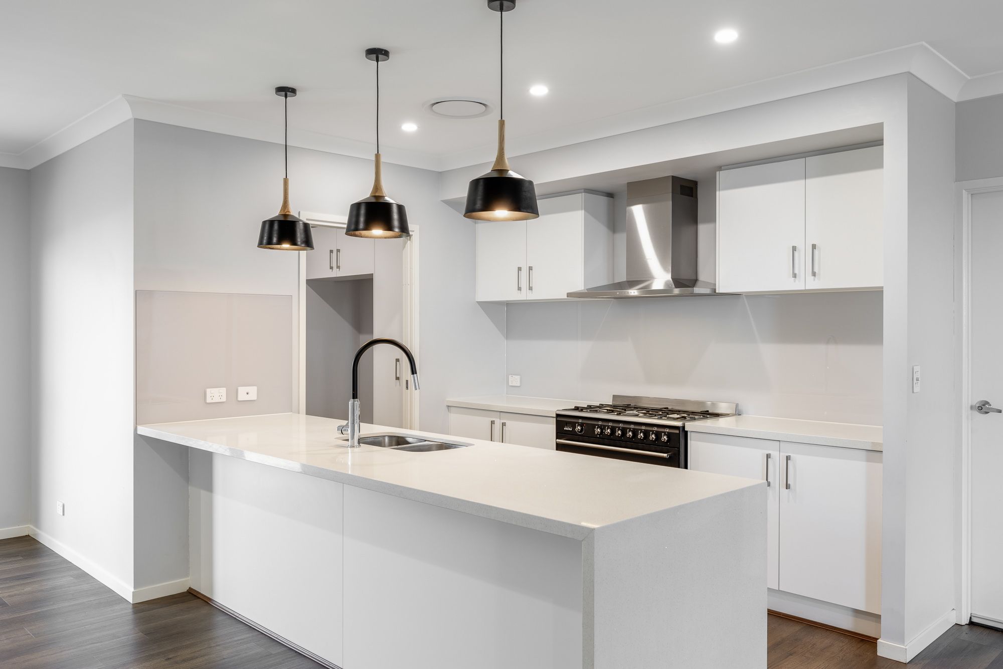 118 Webcke Crescent — photo 5 of 17