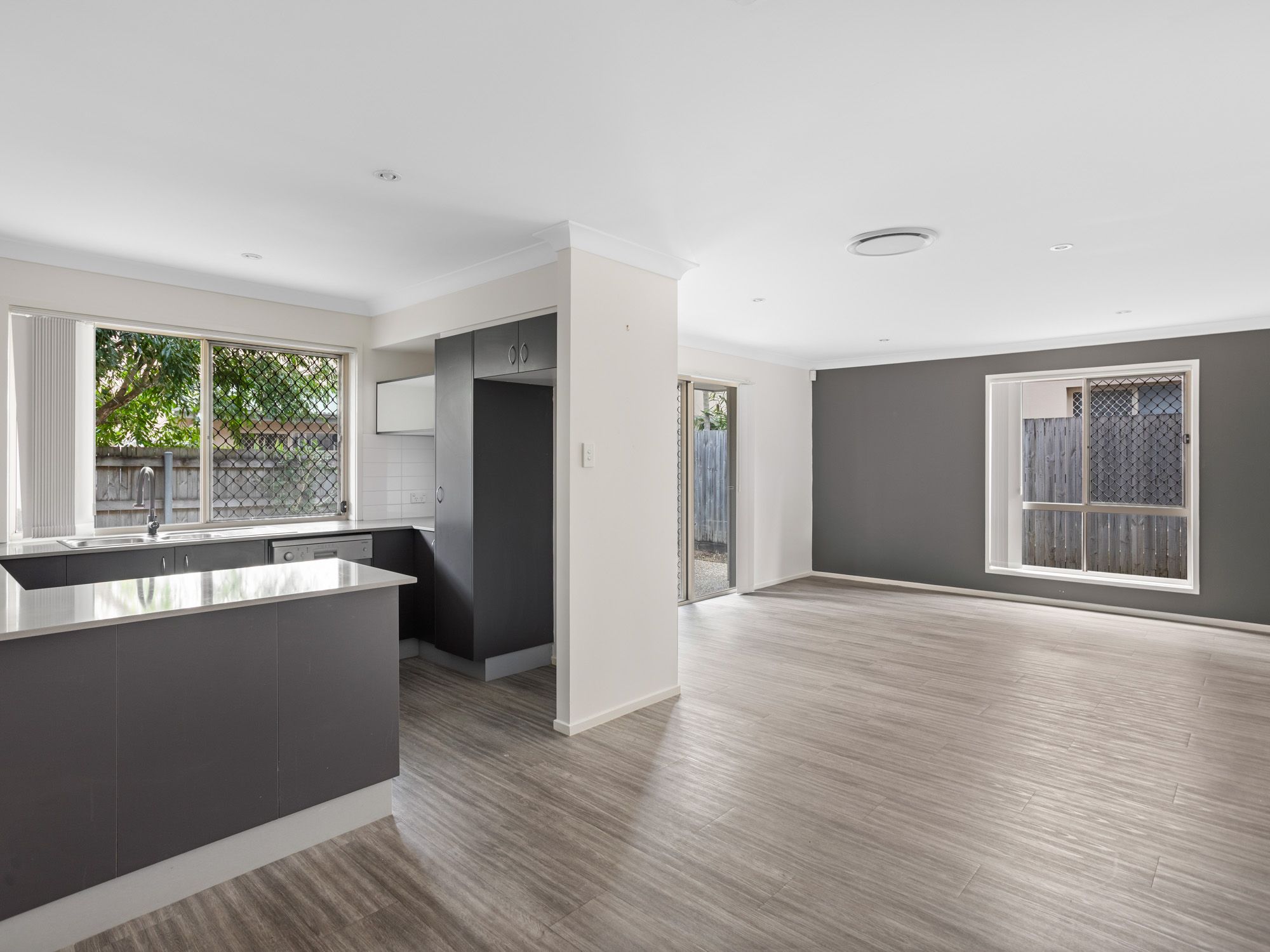 11/2 Weir Drive — photo 3 of 10
