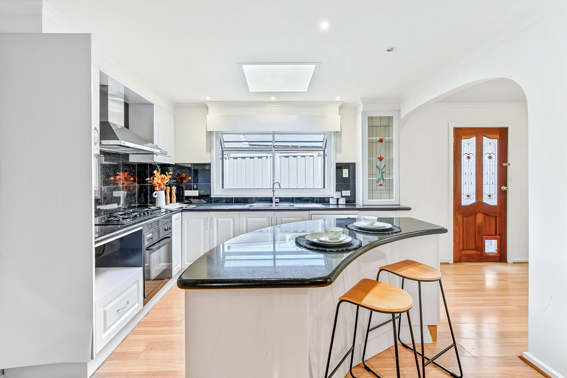 4 Roycroft Close — photo 8 of 14