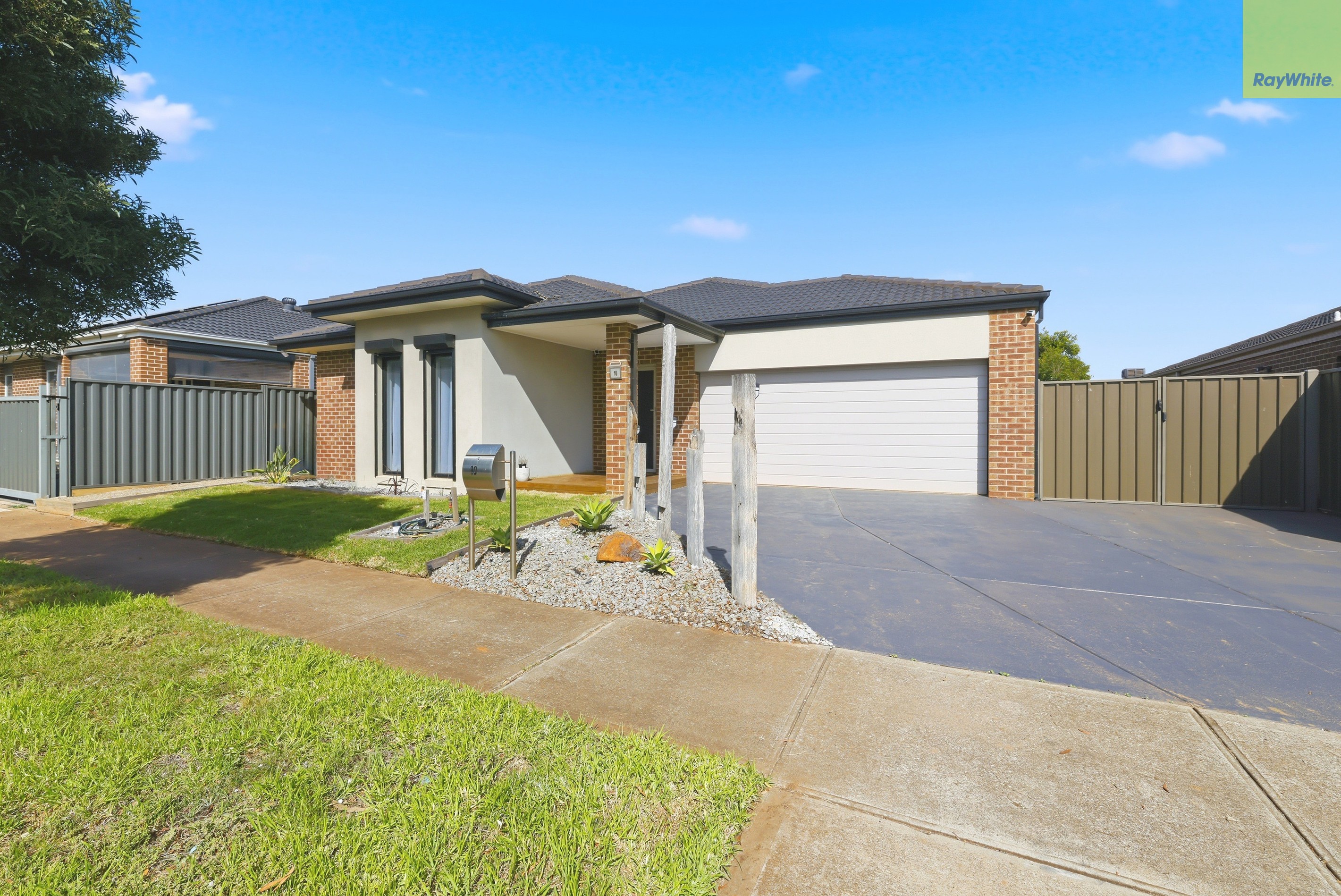 10 Astley Drive, Strathtulloh, VIC 3338