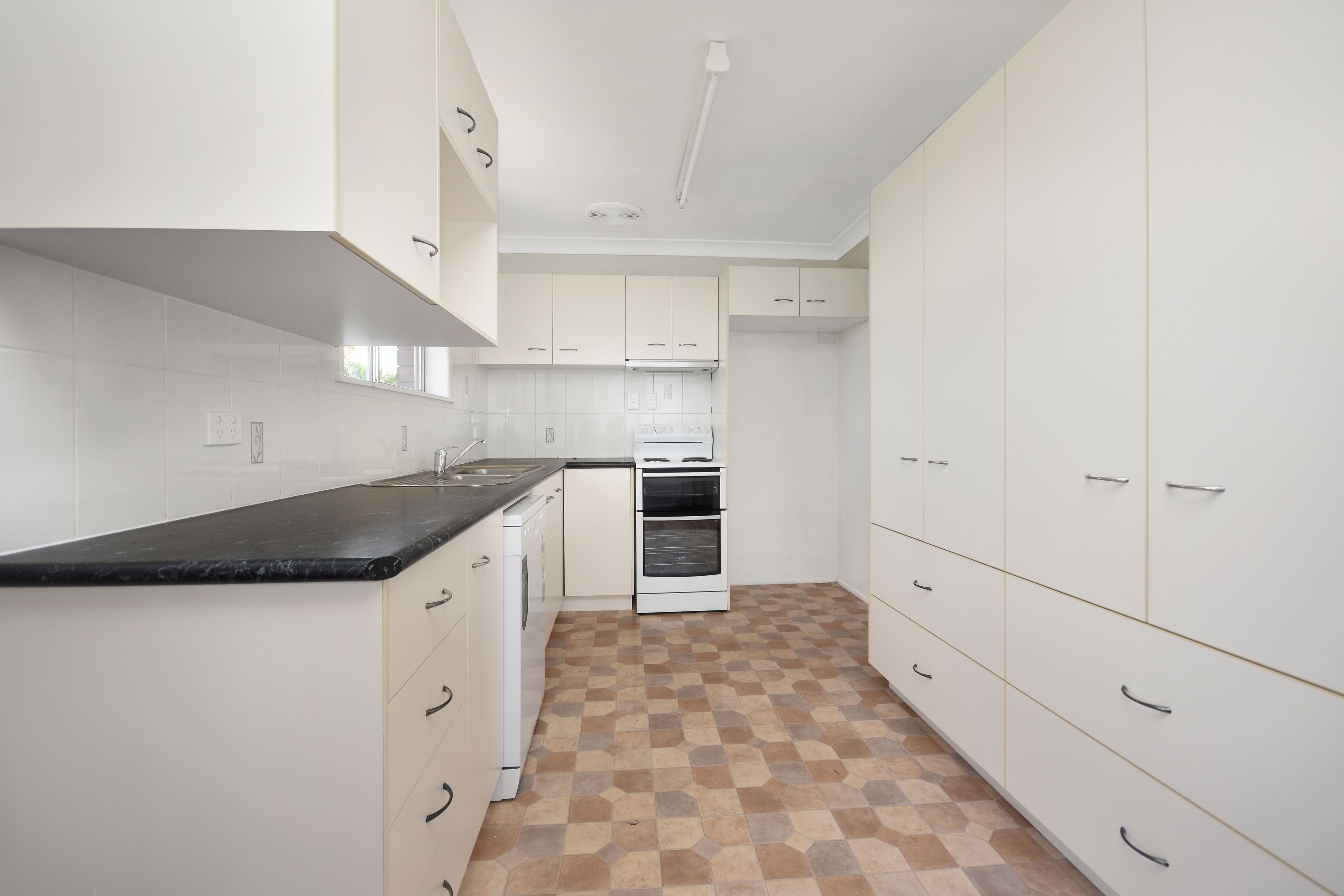 3 Kurrajong Street — photo 5 of 13