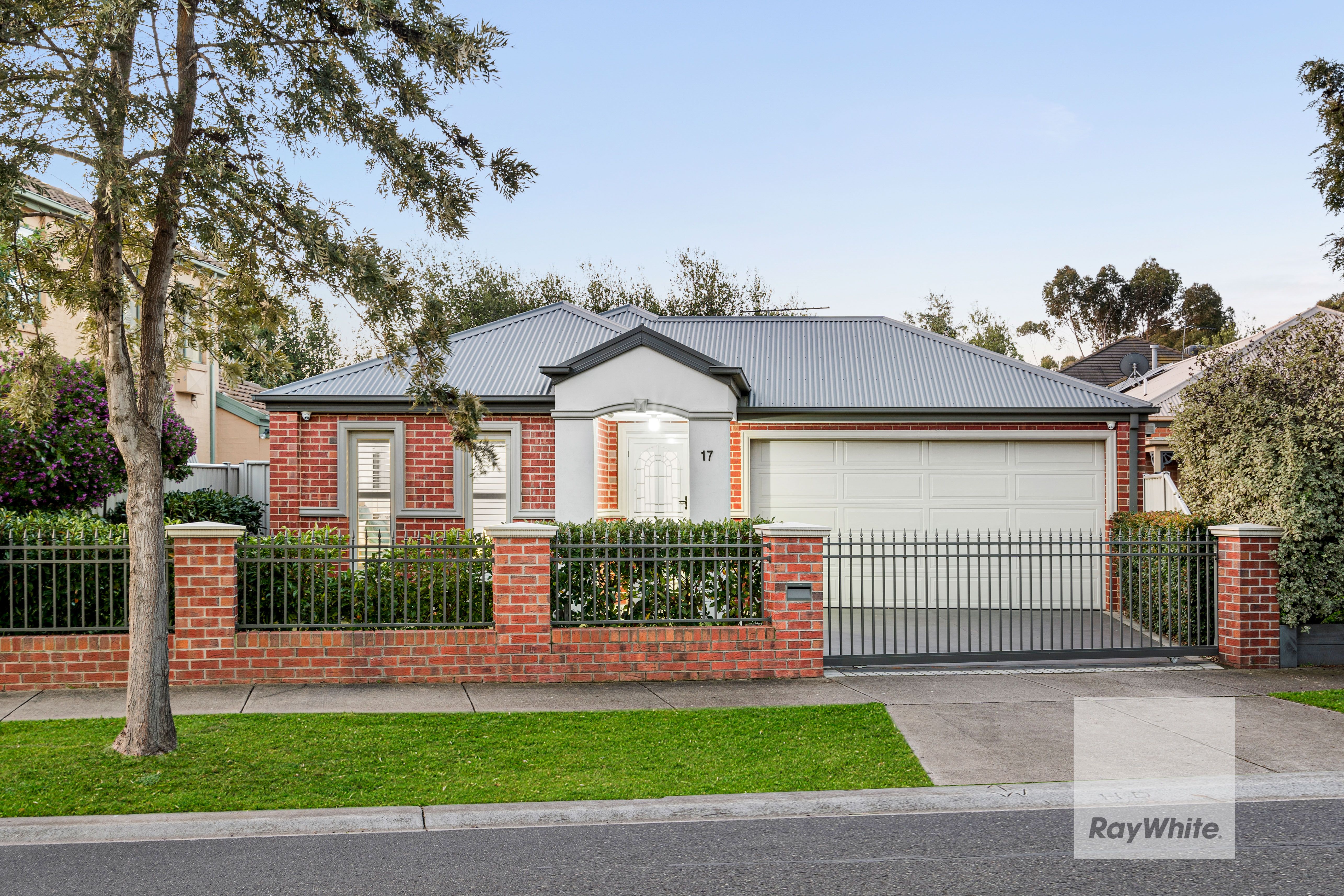 17 Blakeville Drive, Caroline Springs VIC 3023