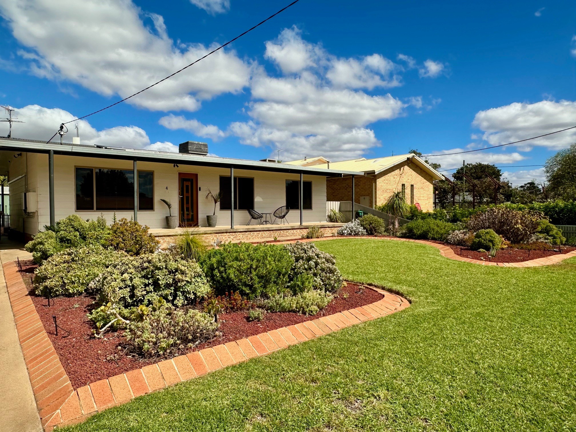 4 SCHOOL Street, Hanwood, NSW 2680