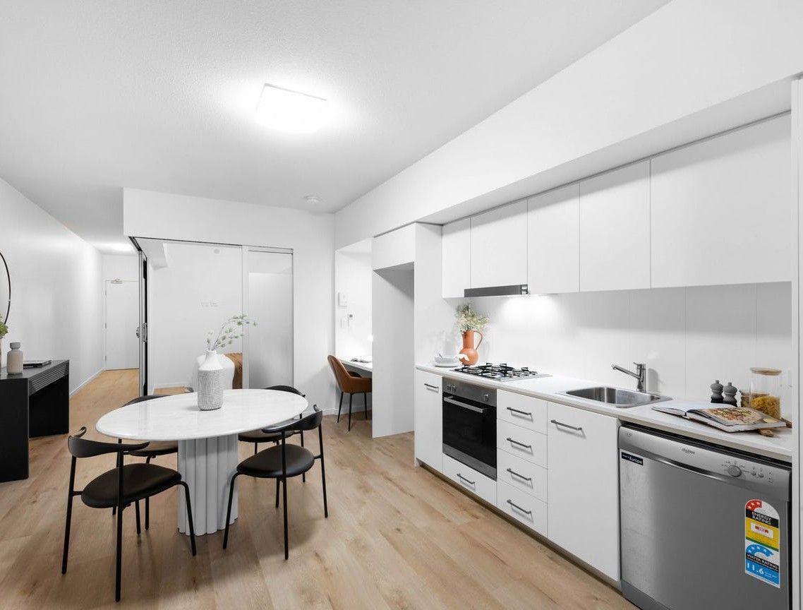 308/53 Wyandra Street — photo 3 of 13