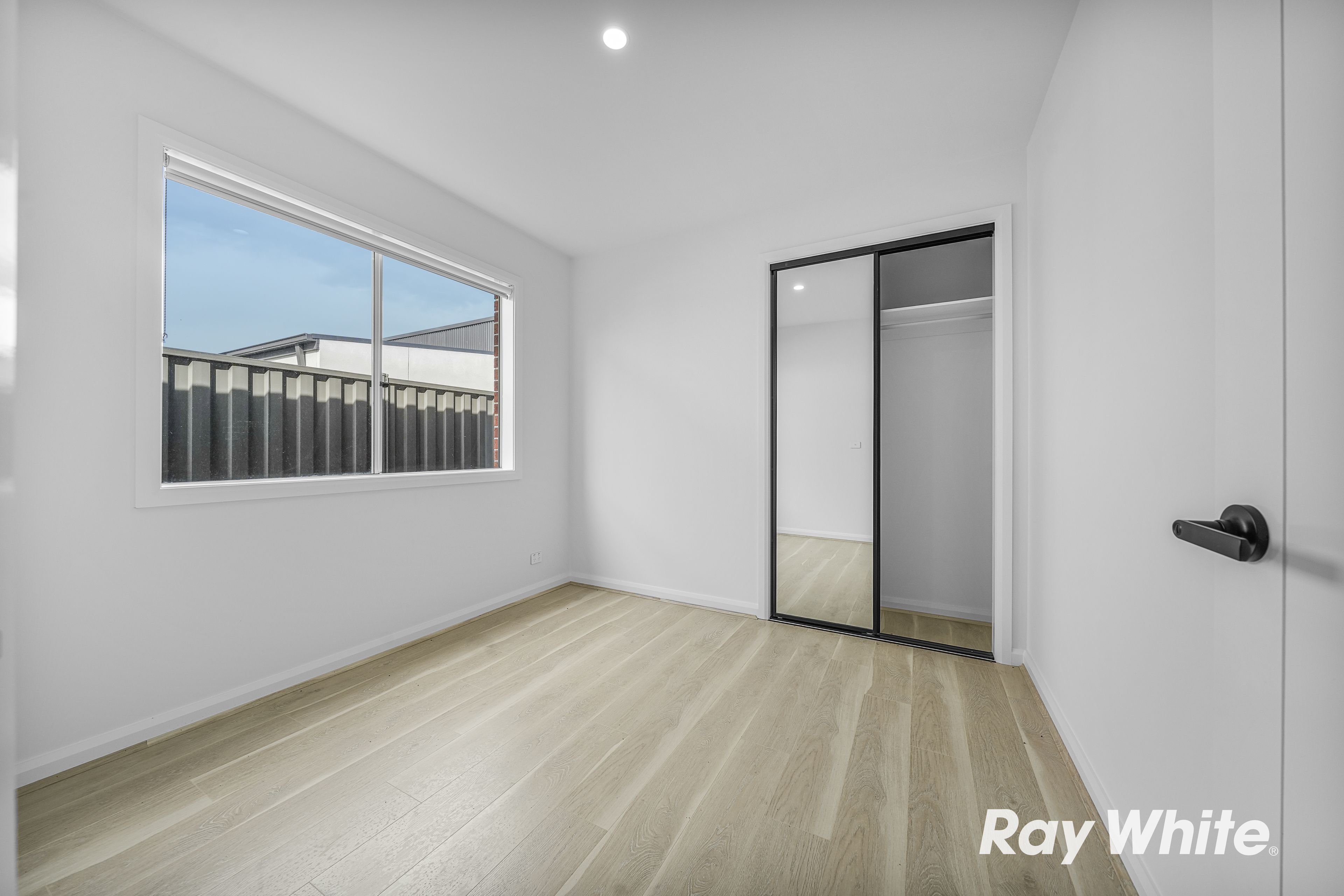 4 SYLVESTRIS Drive — photo 14 of 22