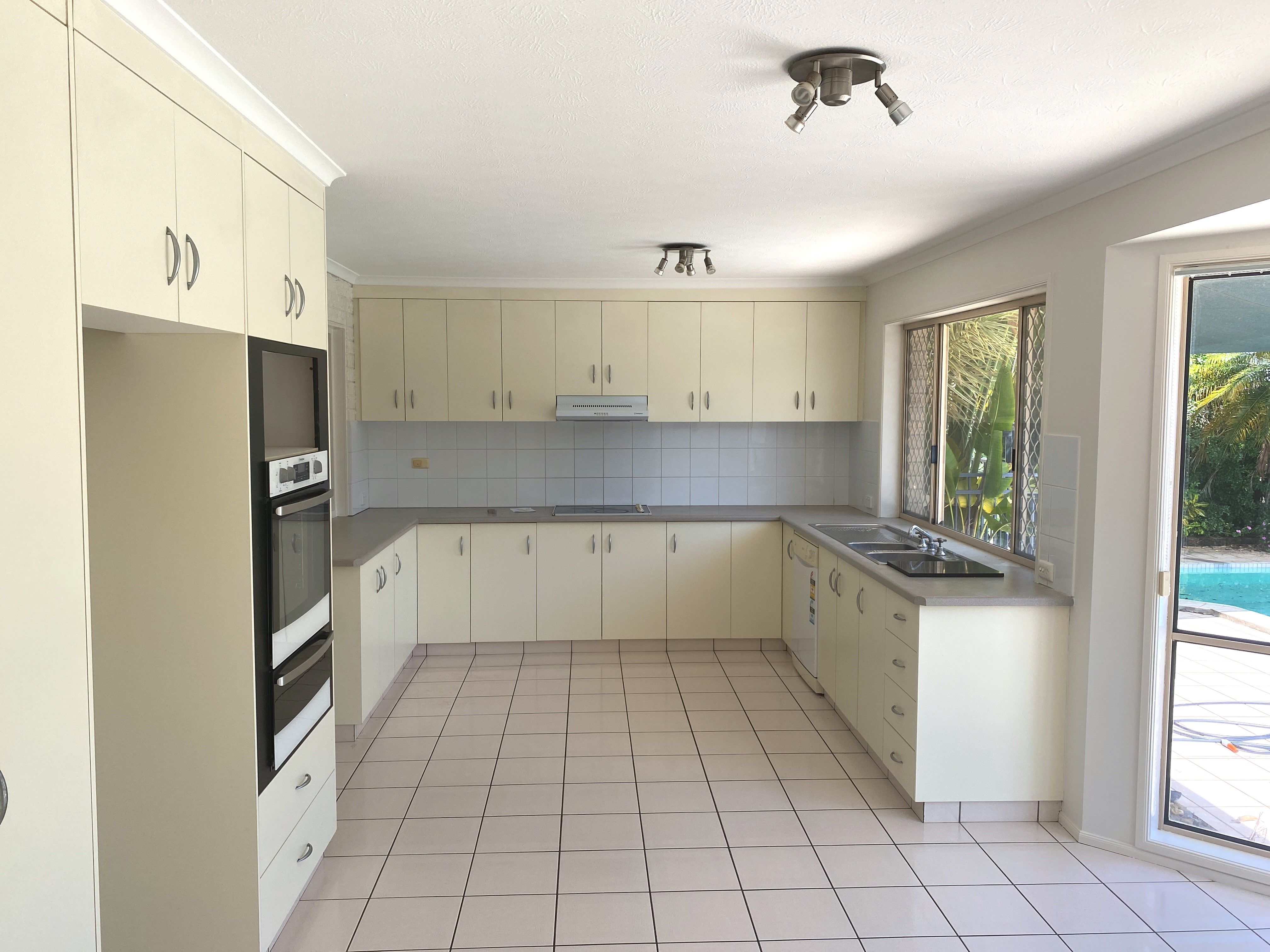 6 Salamander Court, Mermaid Waters, QLD 4218