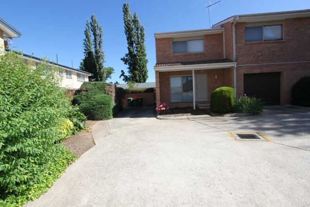 4/11 Donald Road, Queanbeyan, NSW 2620