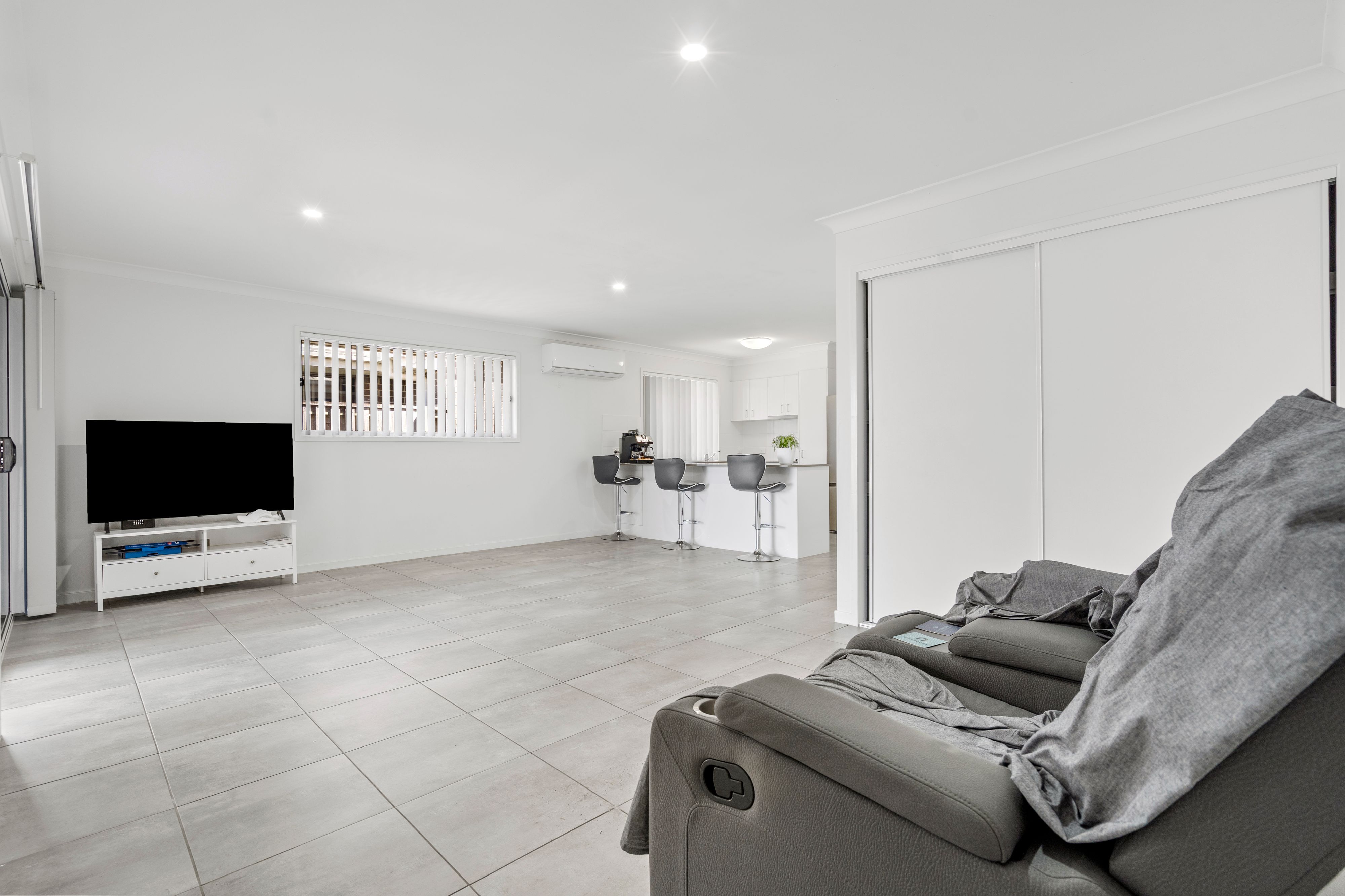 22 Benwerrin Street — photo 5 of 11