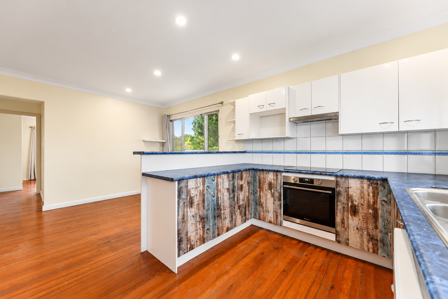 35 Dunbar Street — photo 6 of 11