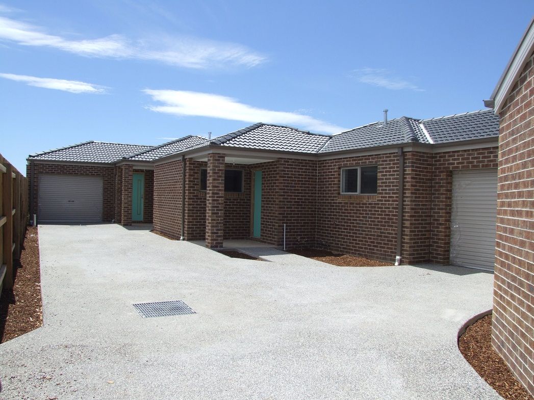 2/706 High Street, Melton West, VIC 3337