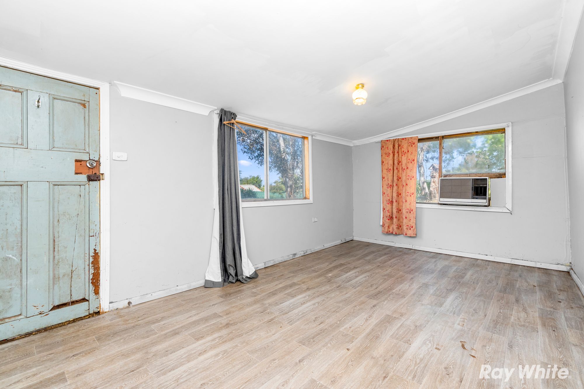 52 Kemp Street — photo 10 of 14