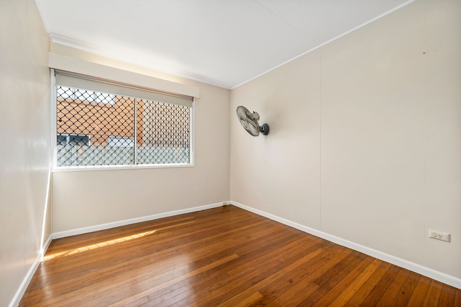 1226 Anzac Avenue — photo 9 of 15