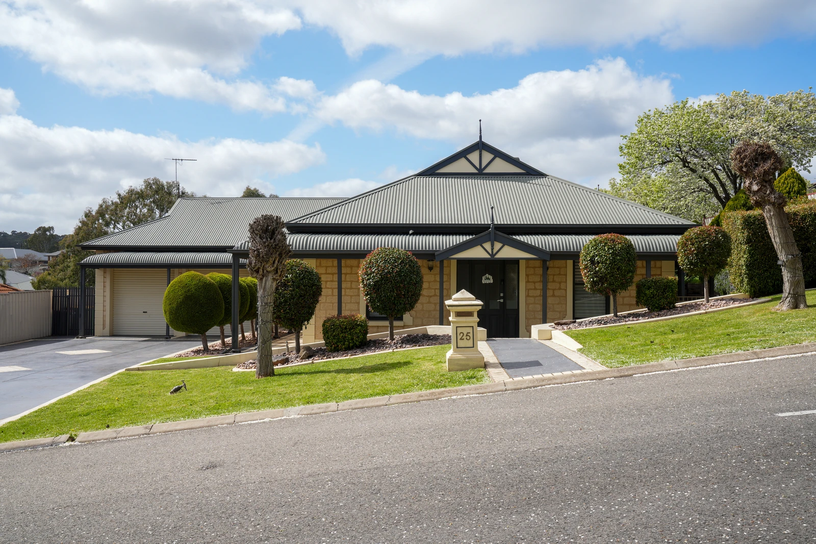 25 Hedgerow Court, Greenwith, SA 5125
