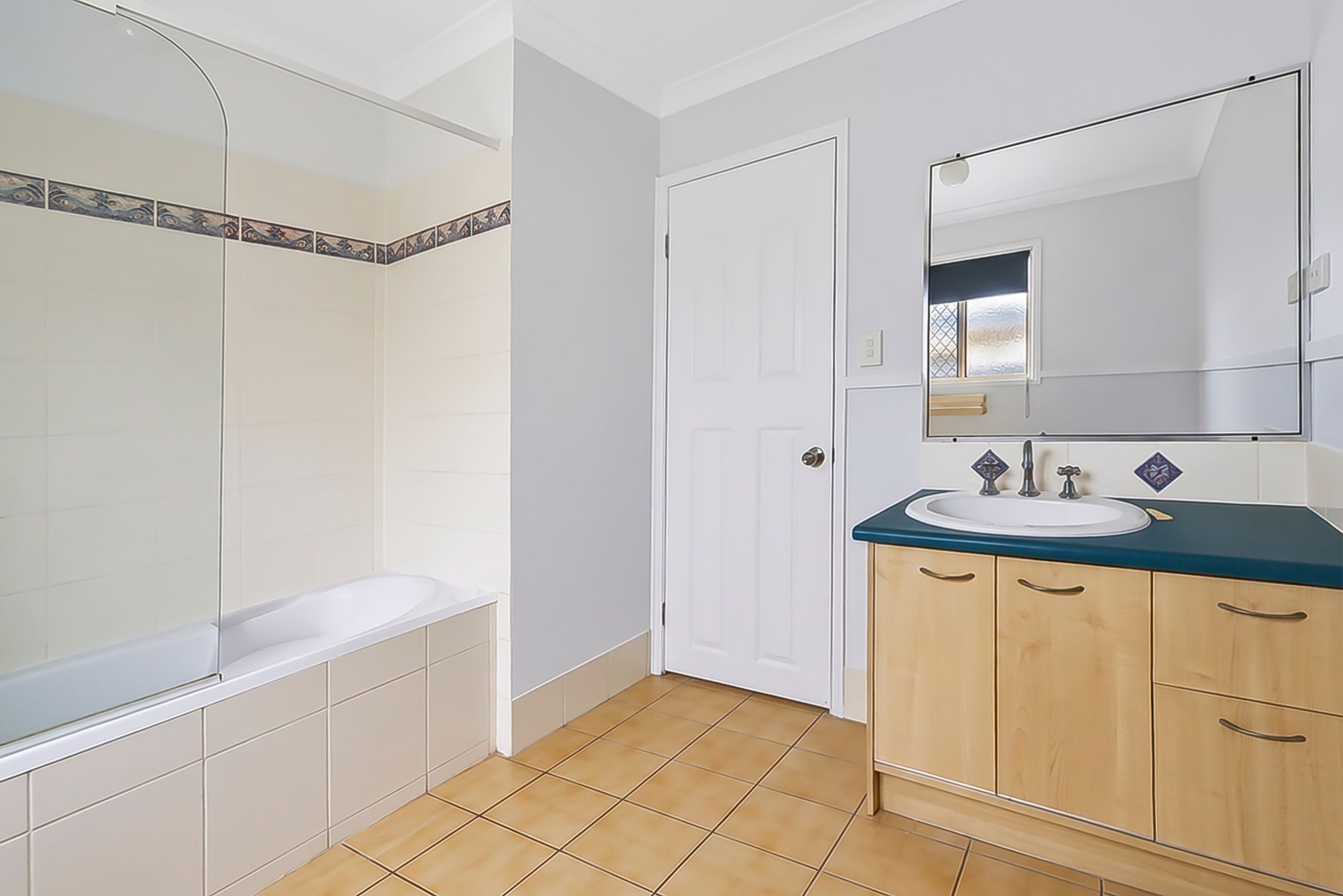 11 Longford Crescent — photo 11 of 13