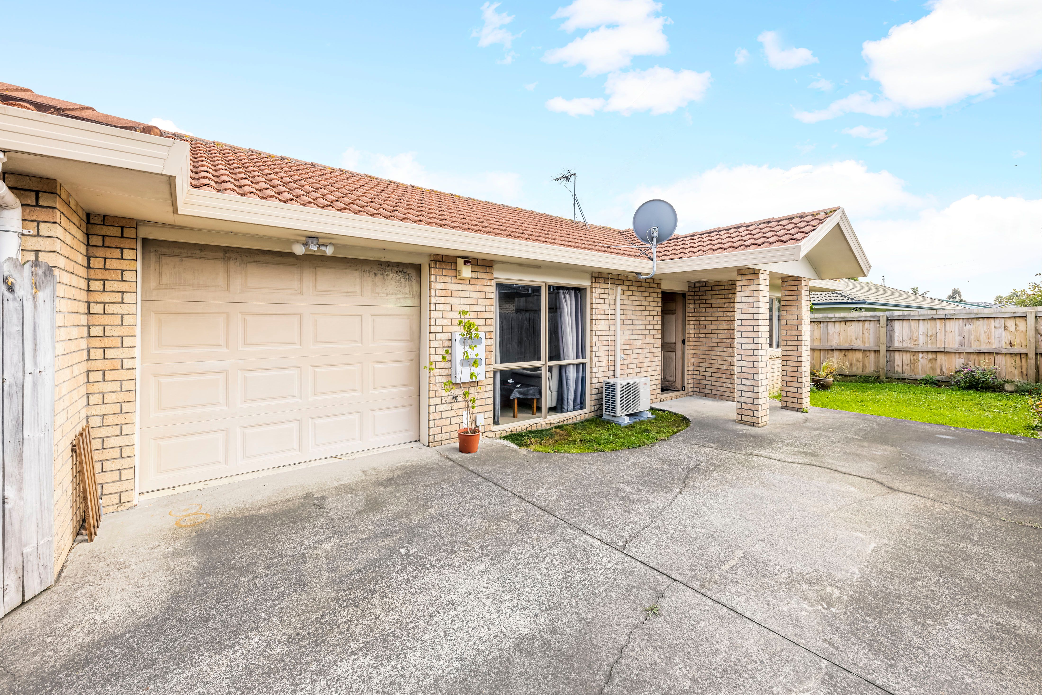 30 + 30a Carrick Glen Avenue, Flat Bush, Manukau City