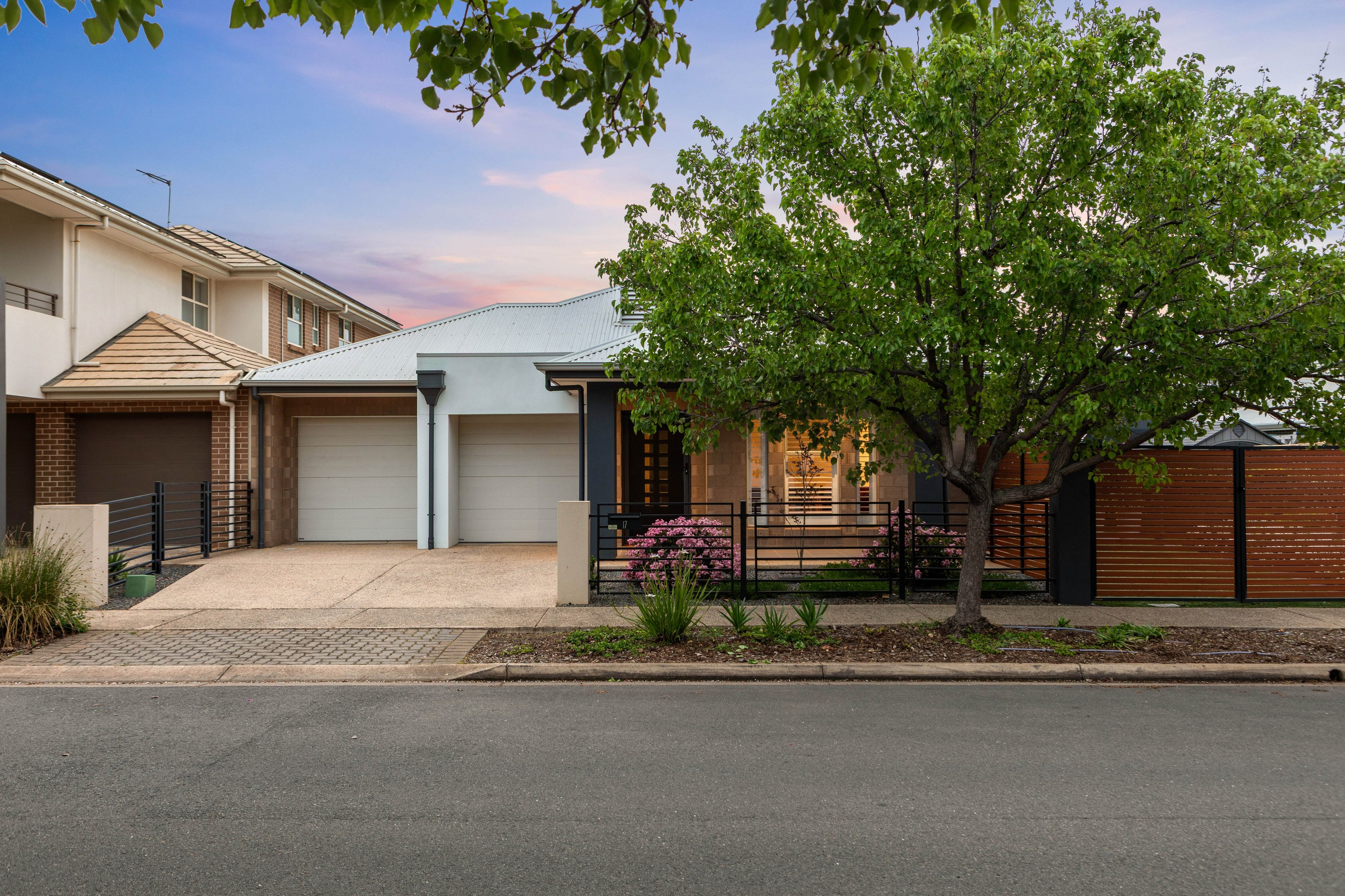 17 Crompton Drive, St Clair, SA 5011