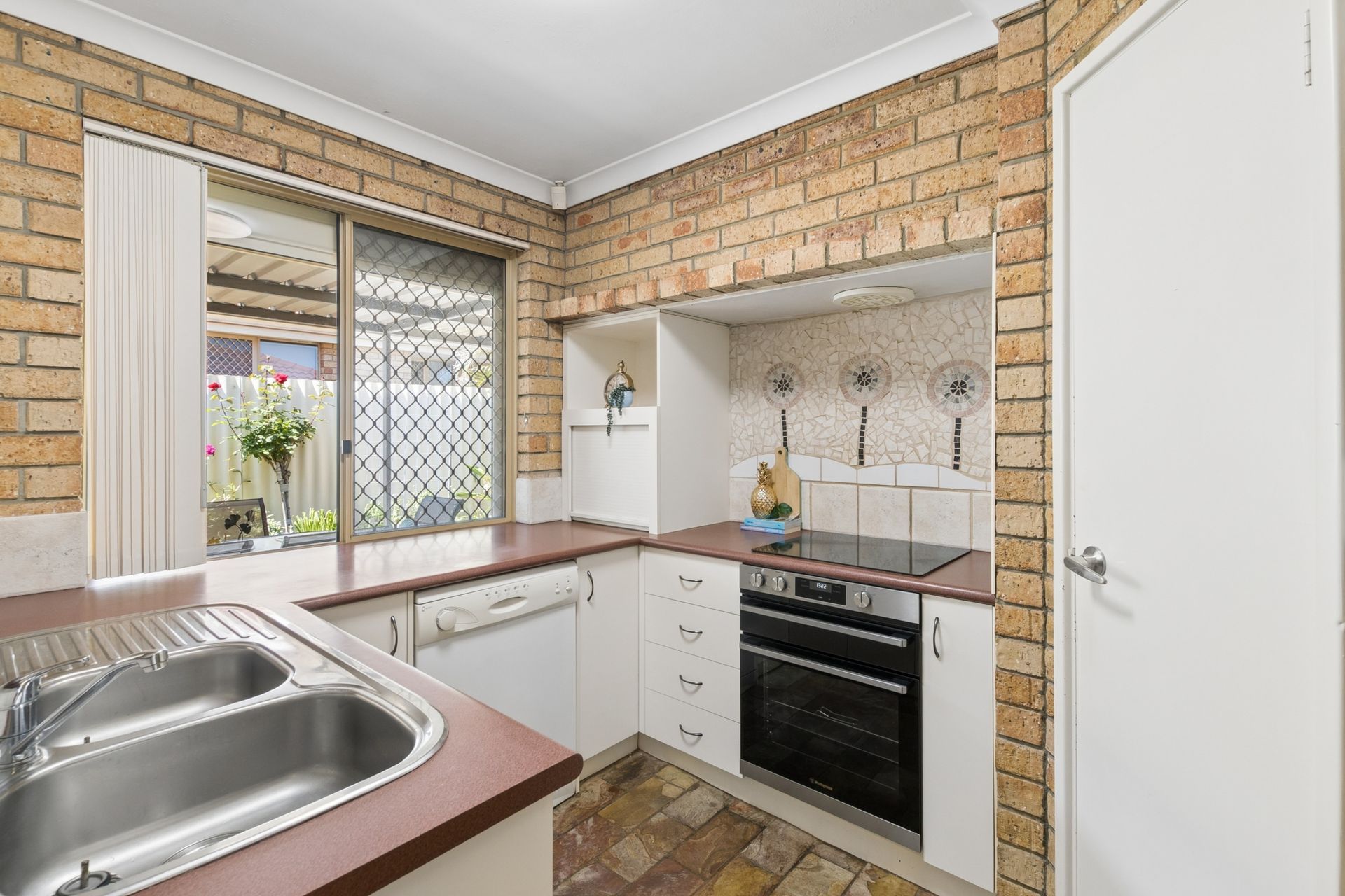 241 Belgravia Street — photo 18 of 30