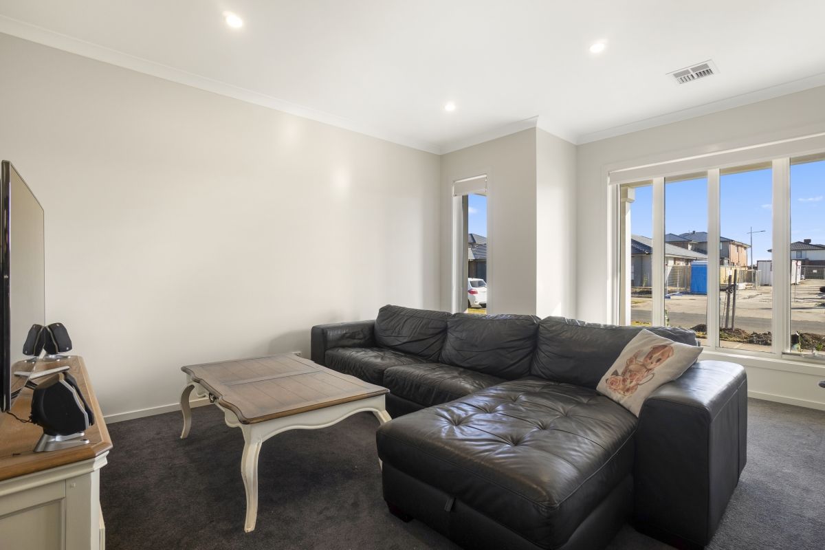 33 Yallaroo Chase, Werribee, VIC 3030