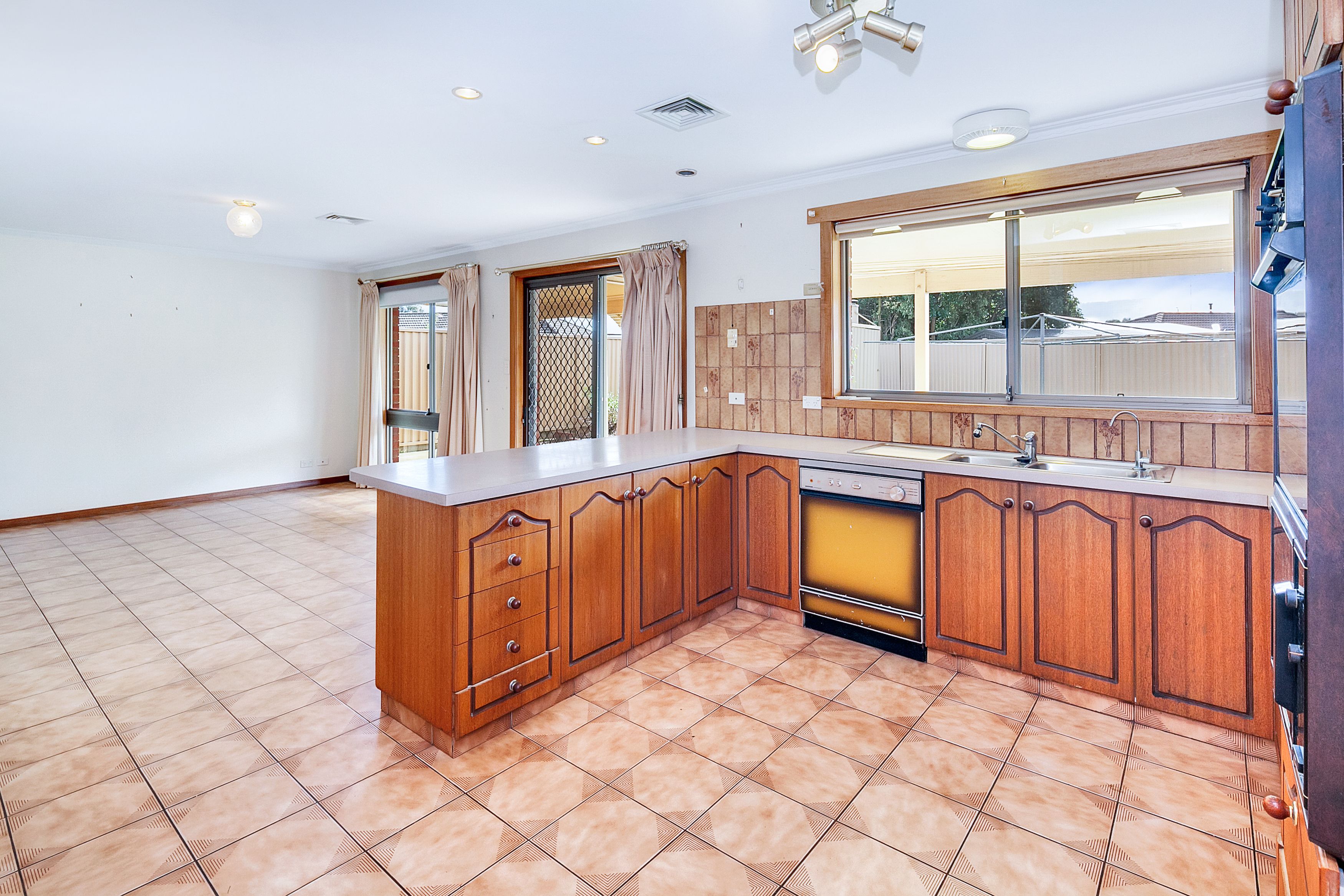 66 Langstaffe Drive, Wendouree, VIC 3355