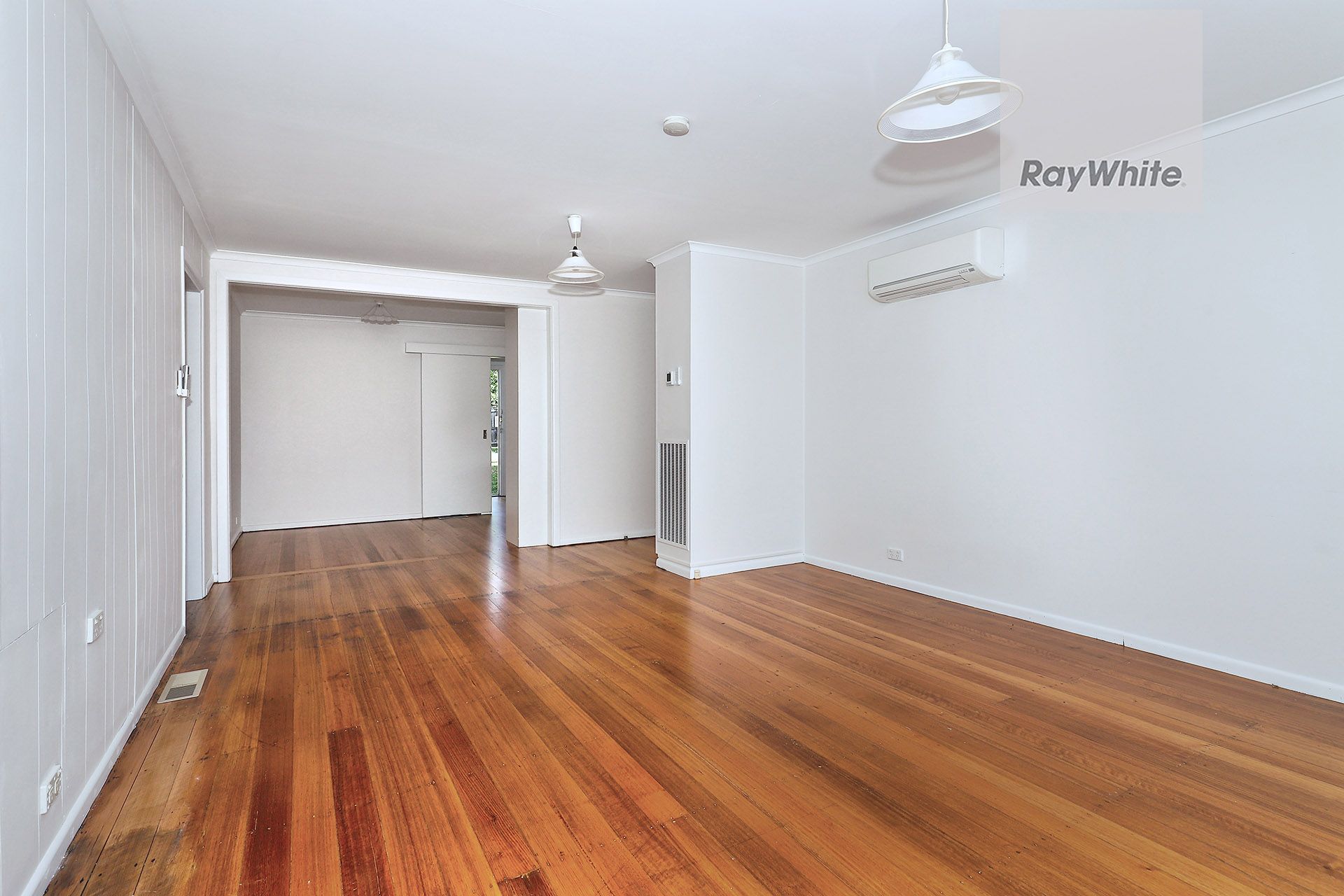 24 Lorraine Crescent — photo 6 of 10