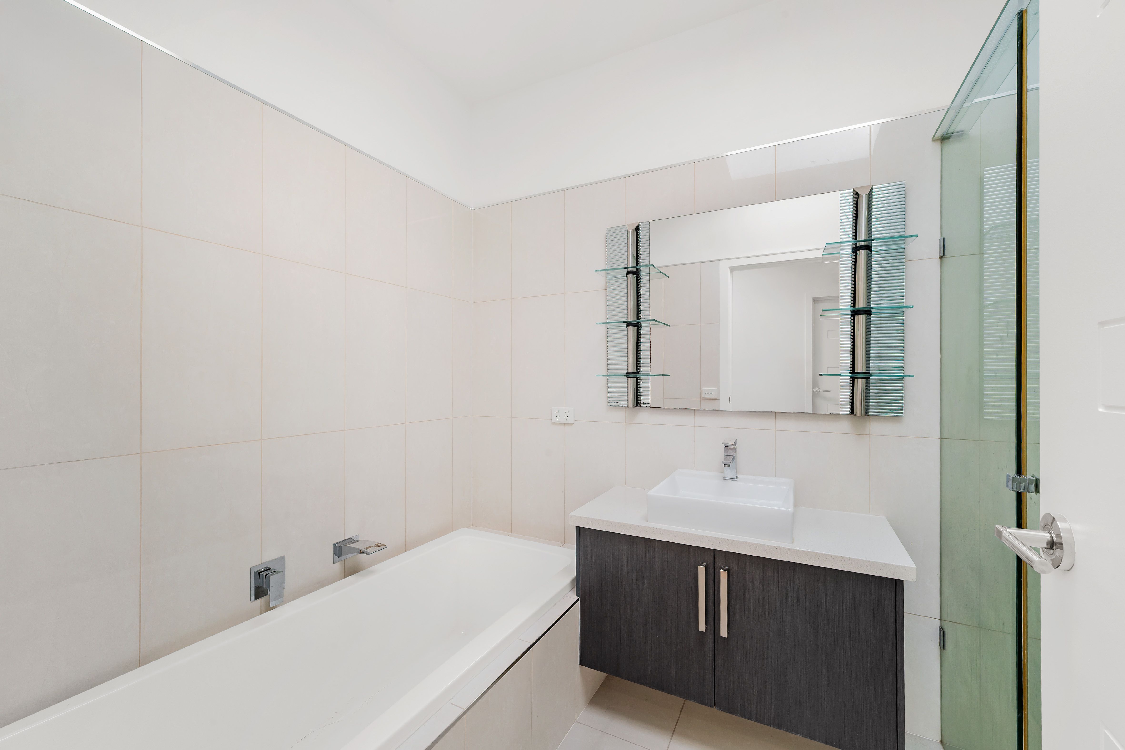 25B Moore Avenue — photo 14 of 15
