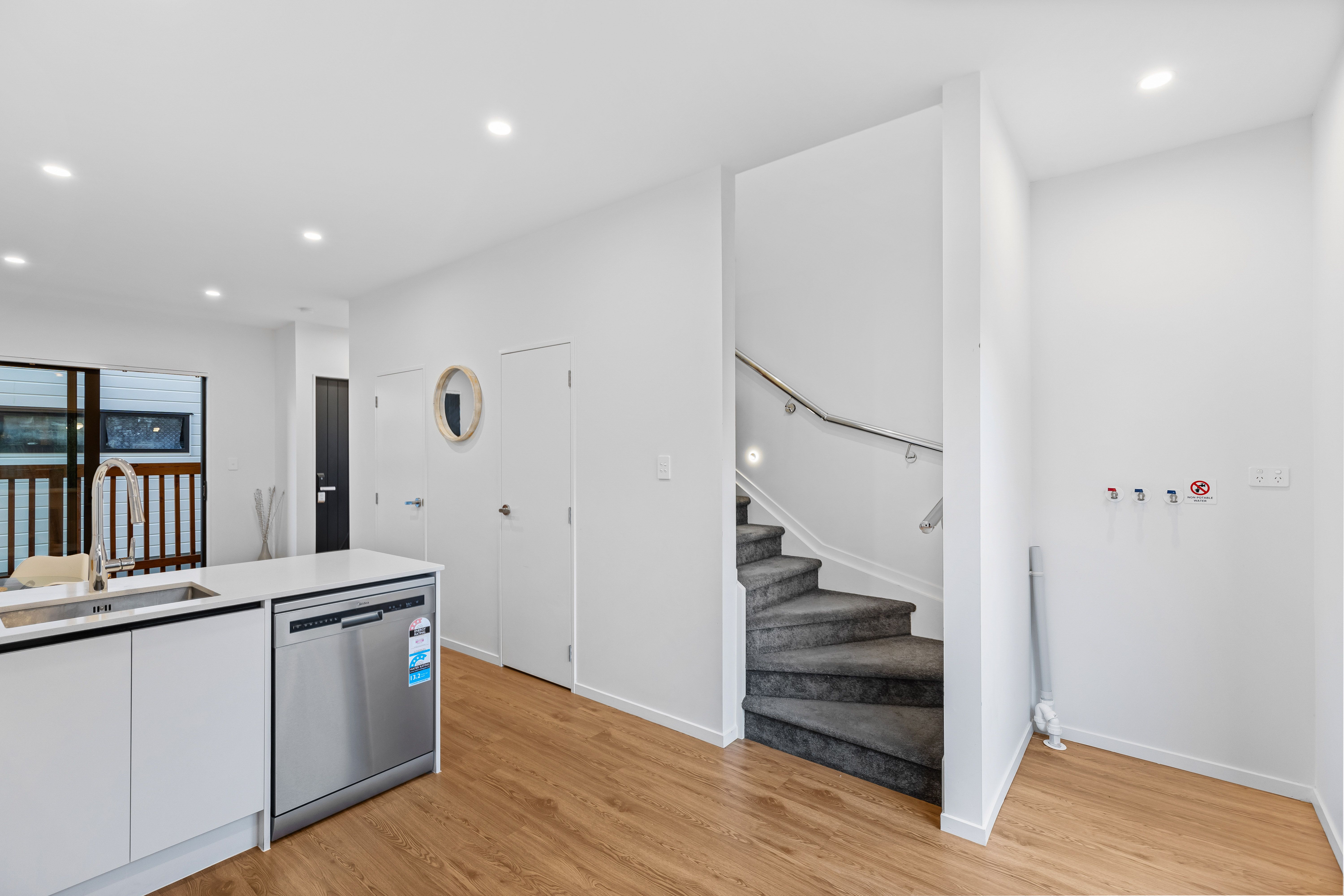 12b Woodhouse Place, West Harbour, Waitakere City