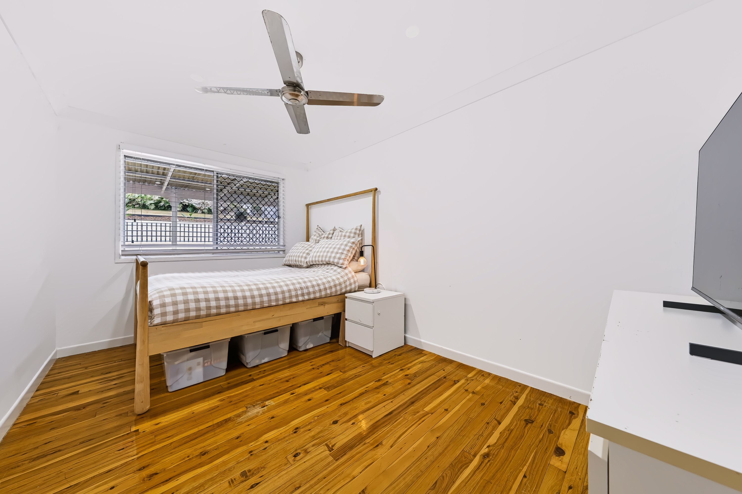 10-12 Enchelmaier Street — photo 13 of 27