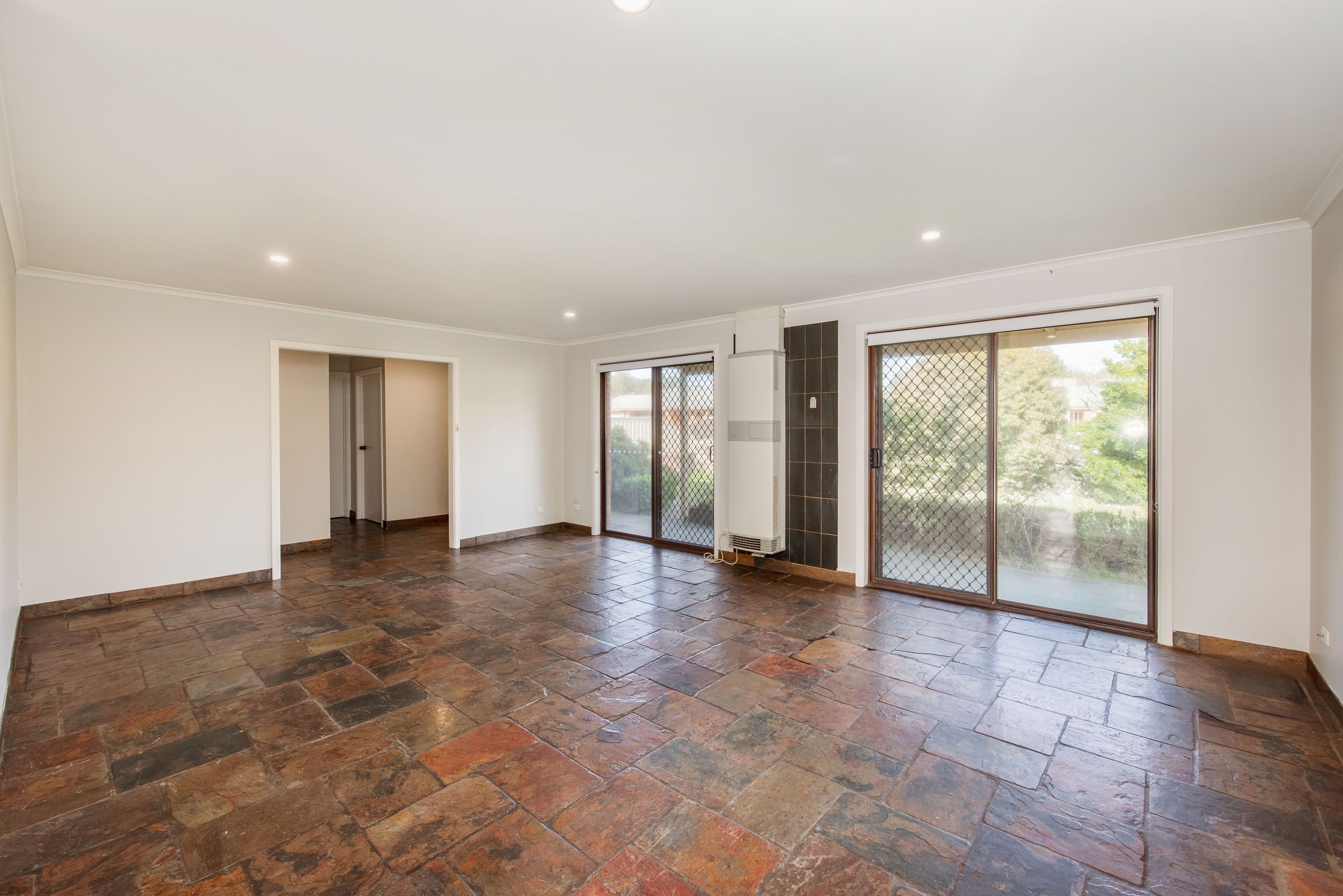 550 Roach Street — photo from Ray White Albury Central