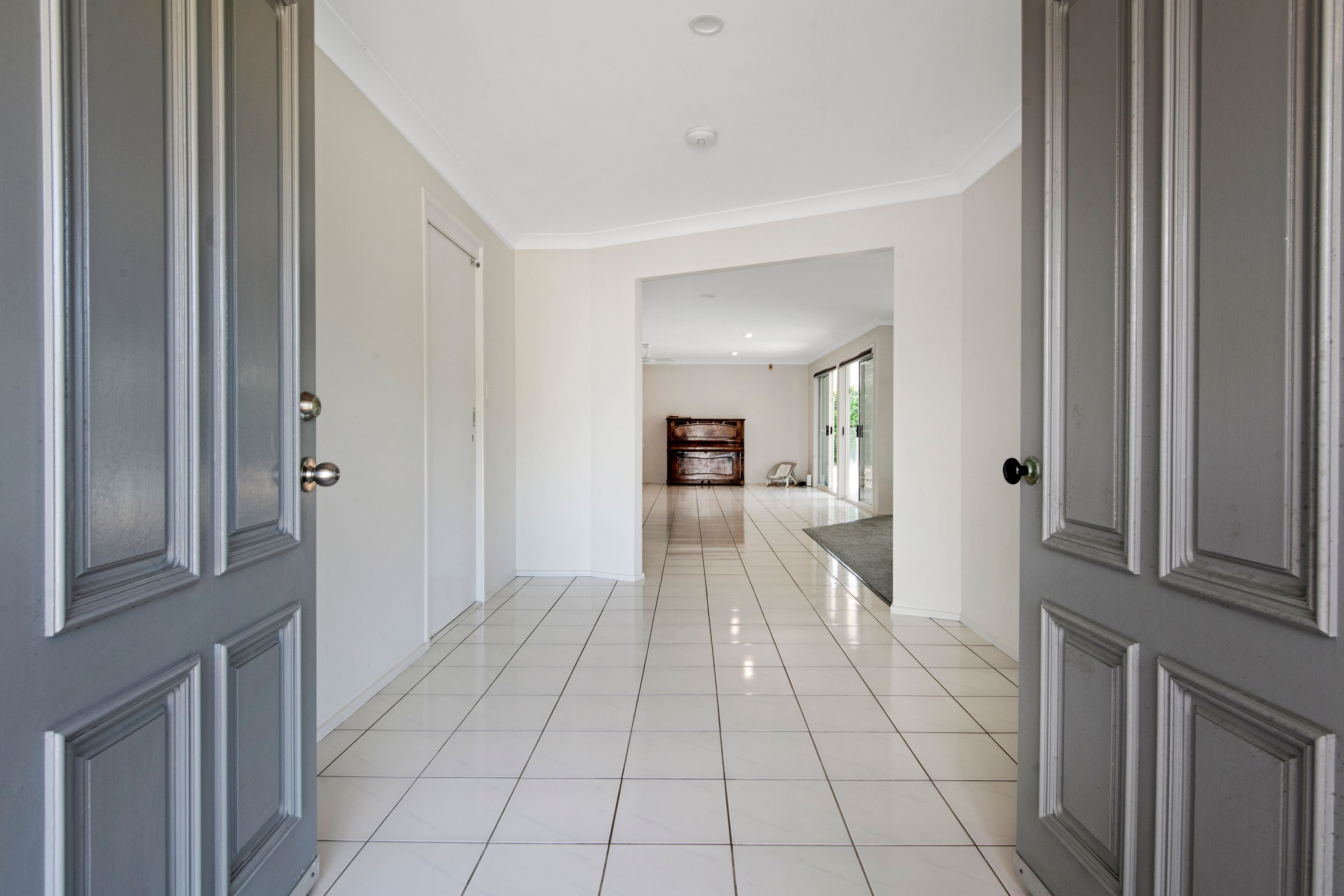 141 Santa Cruz Boulevard, Clear Island Waters, QLD 4226