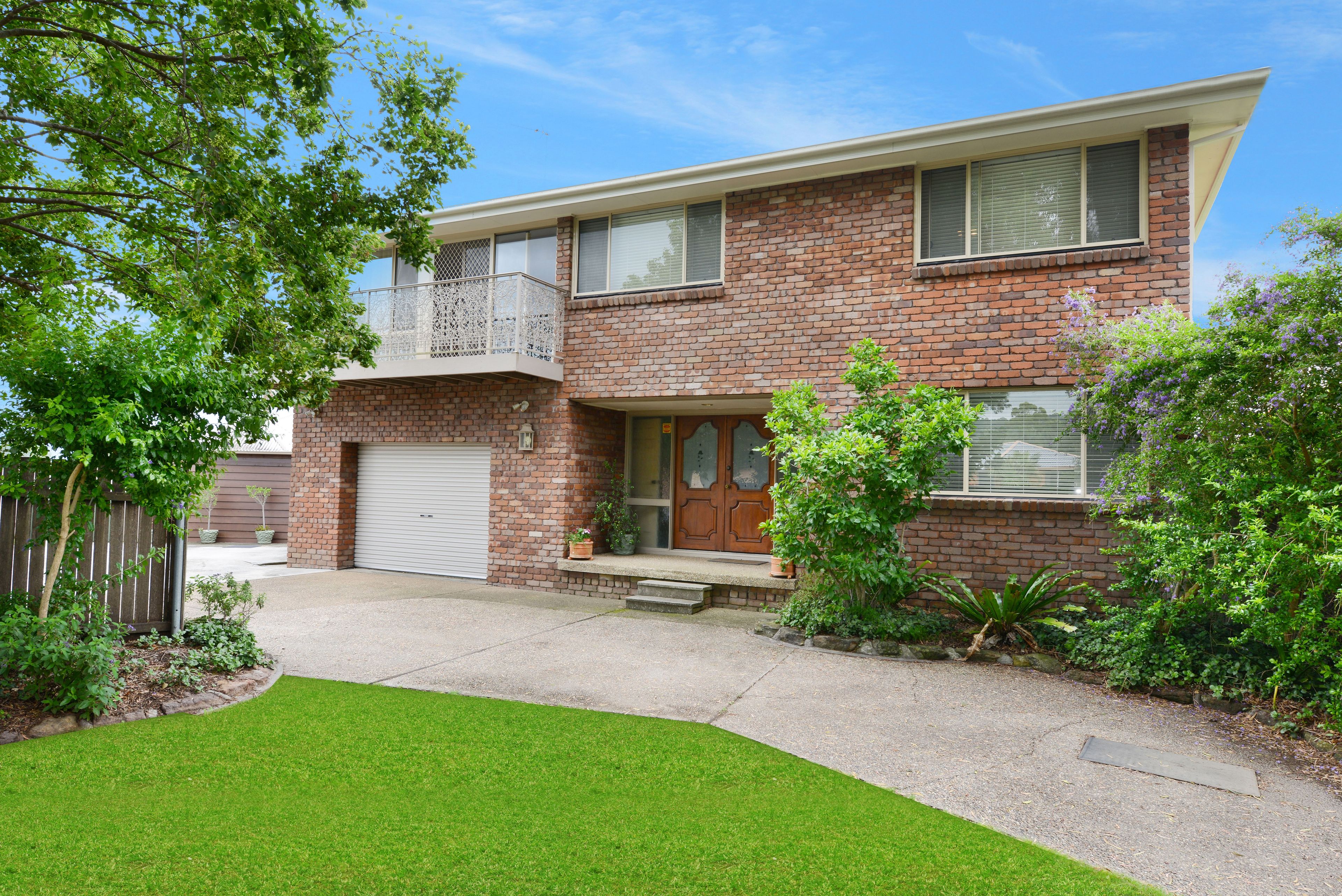 11 White Gum Avenue, Albion Park Rail NSW 2527