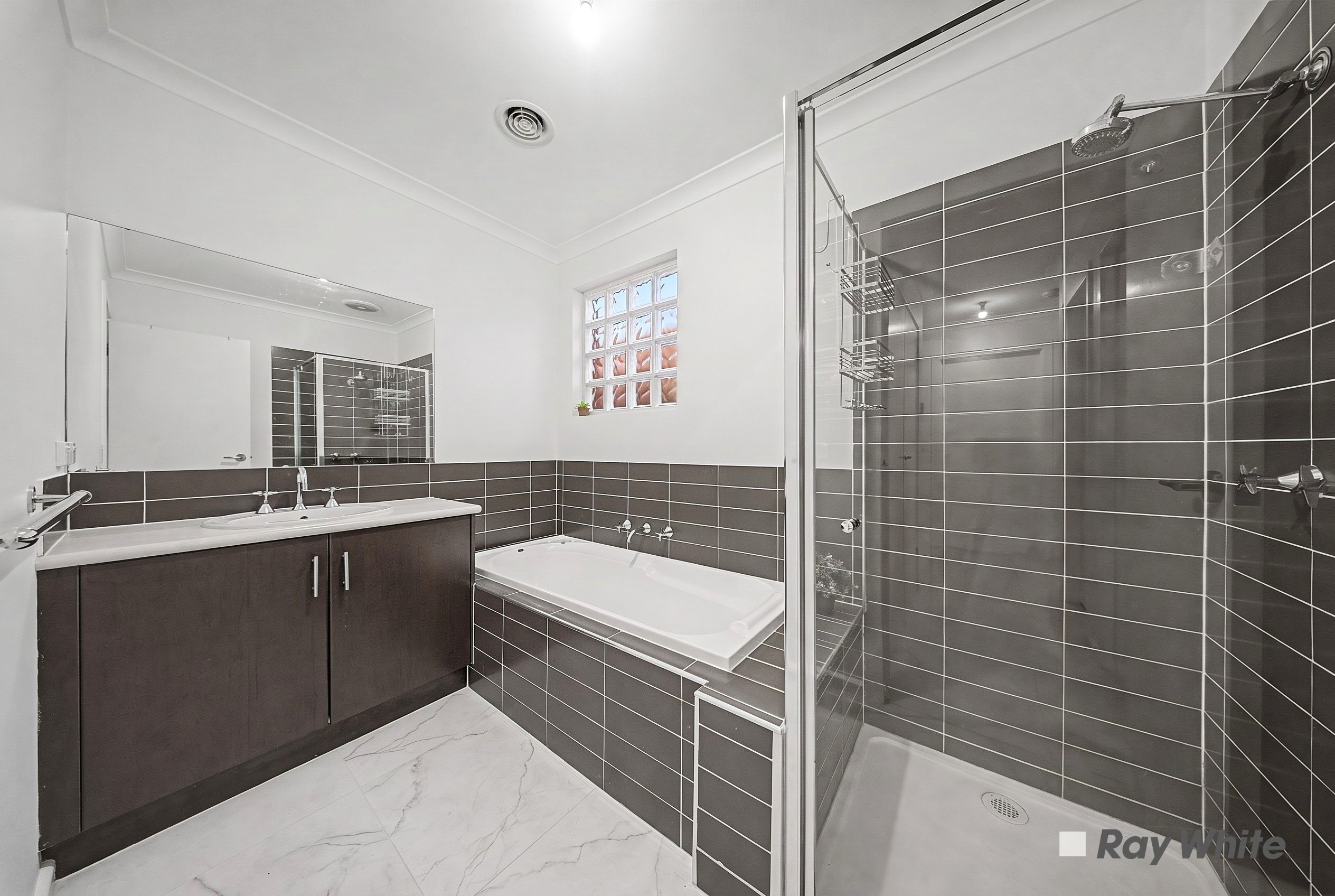 8 Mcfarlane Crescent — photo 13 of 20