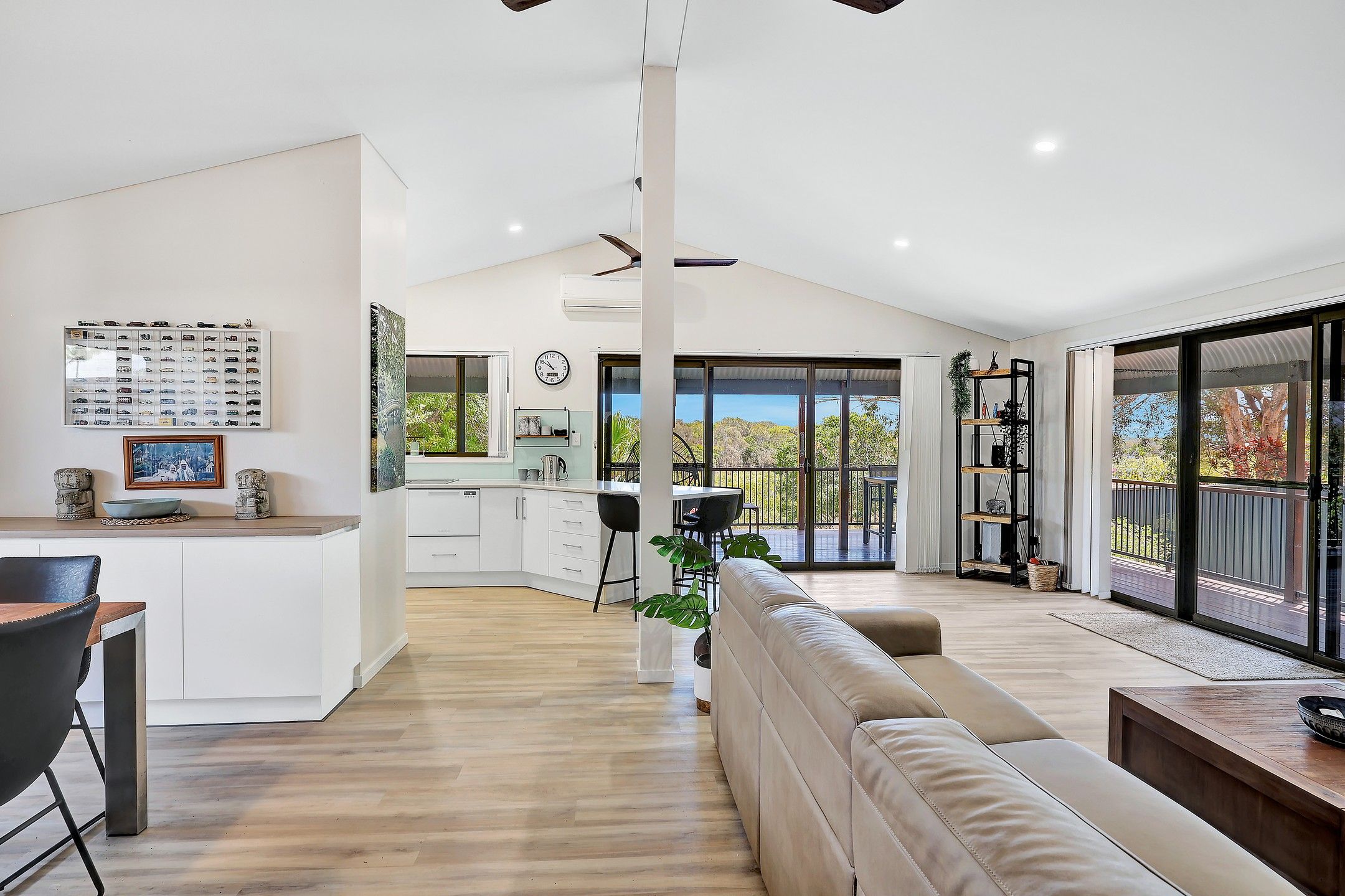 15 Pandanus Crescent — photo 10 of 30