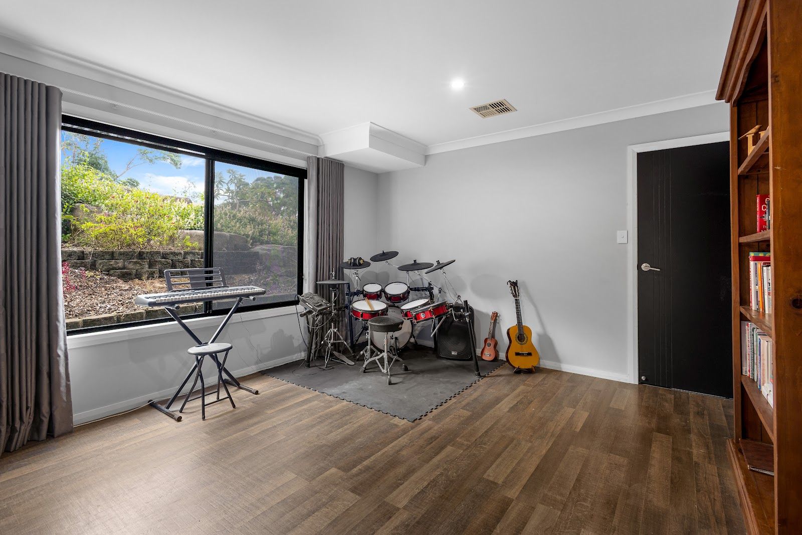 45 Honeydew Place — photo 14 of 20