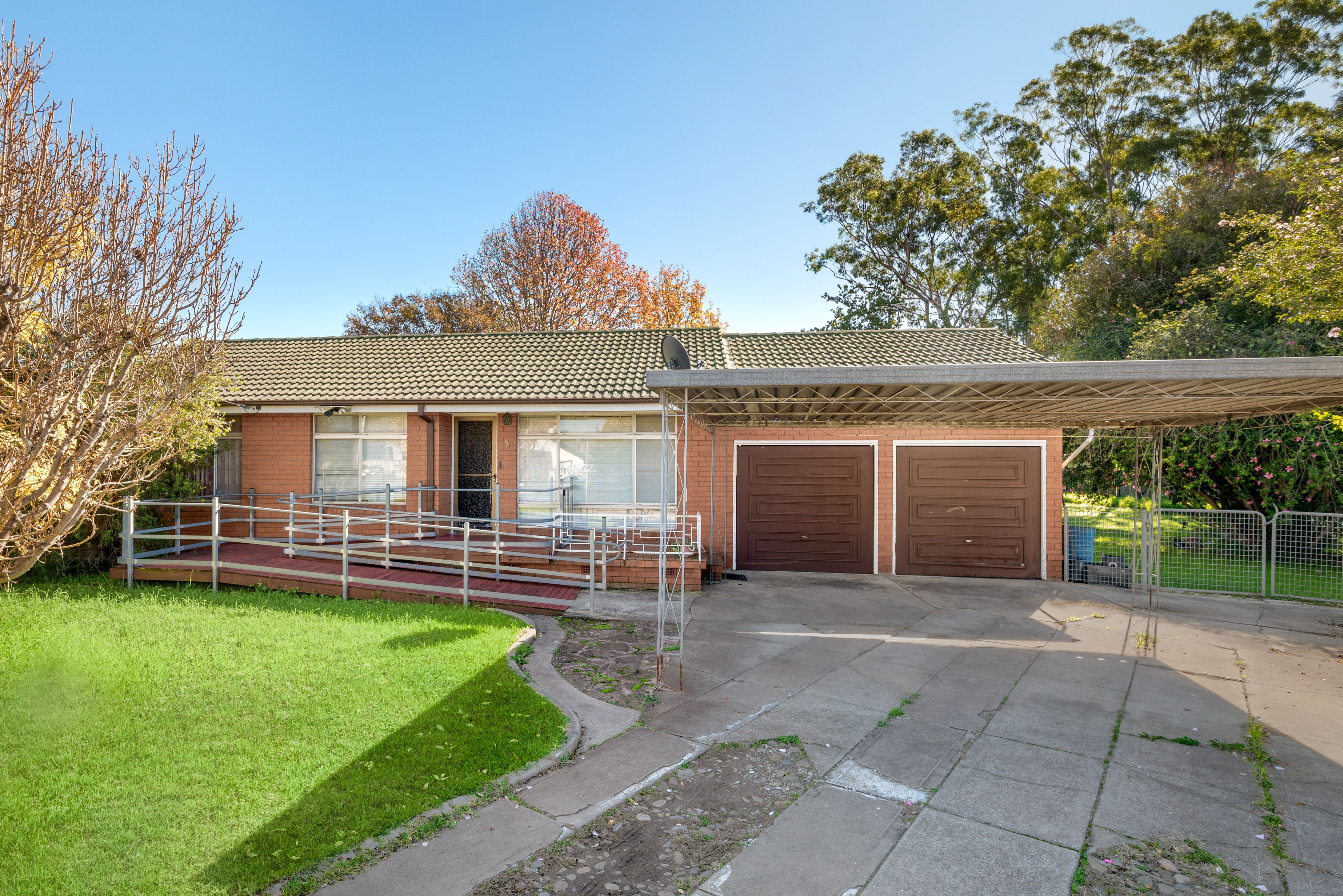 5 Burns Avenue, Macquarie Fields NSW 2564