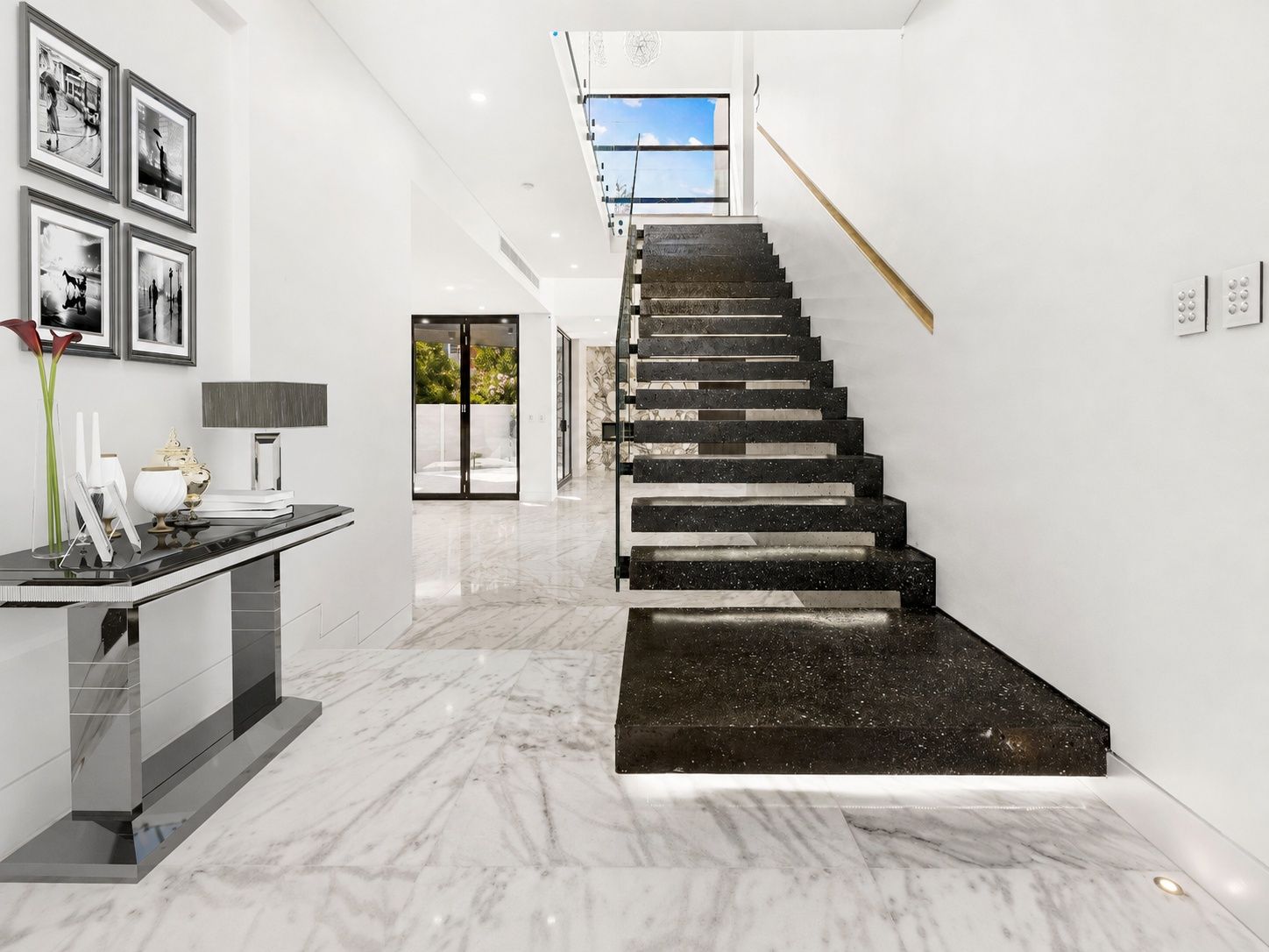Architectural Luxury with Grand Proportions and Resort-Style Living — photo 10 of 16